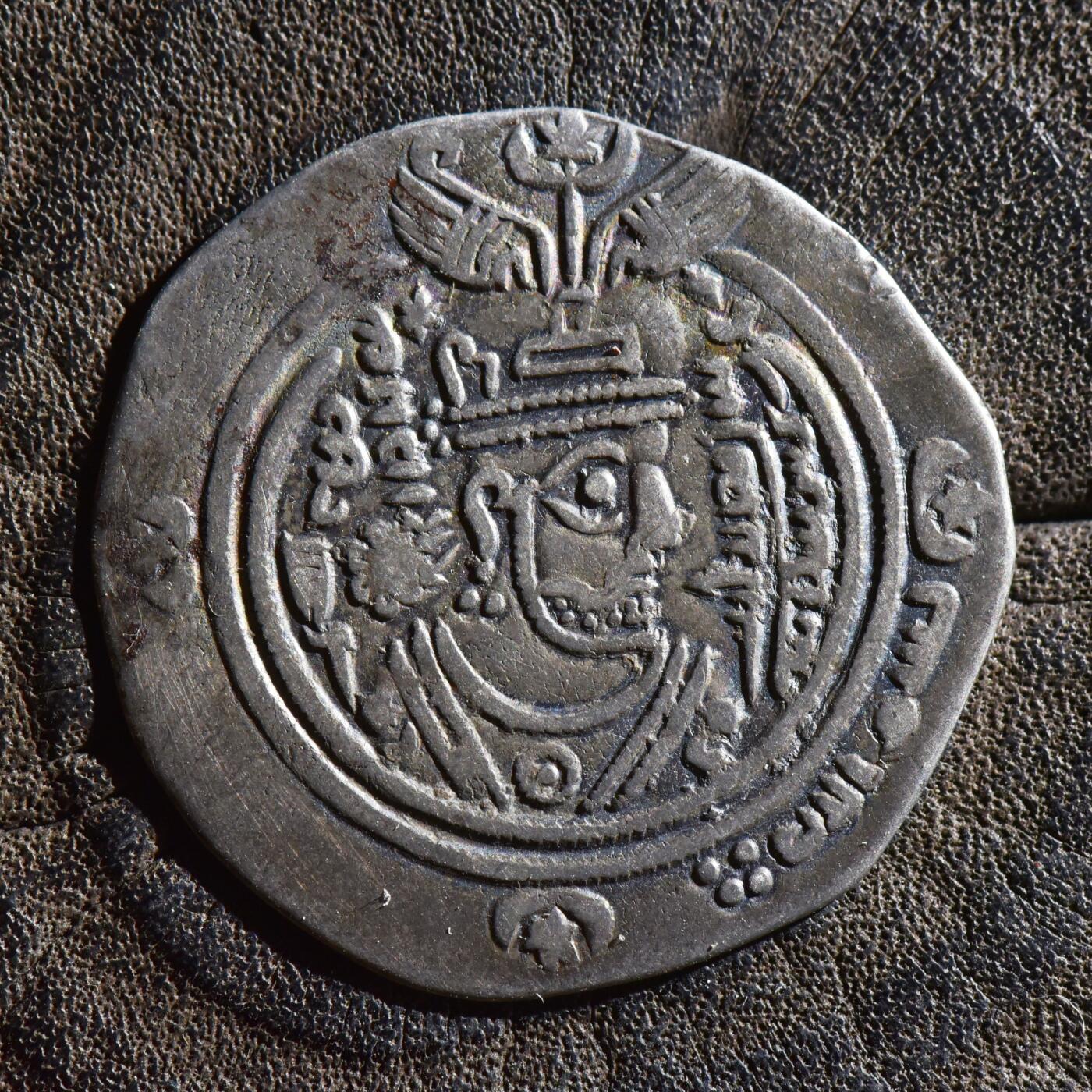 【良泉】第45期【直播场】1月15日晚19.30点开拍！ 208组，西方古代钱币、丝路古珠杂项专场 公元673-683年【阿拉伯-萨珊】伍麦叶王朝 巴士拉总督——乌贝德·阿拉·本·齐亚德，巴士拉造币厂打制，3.4克