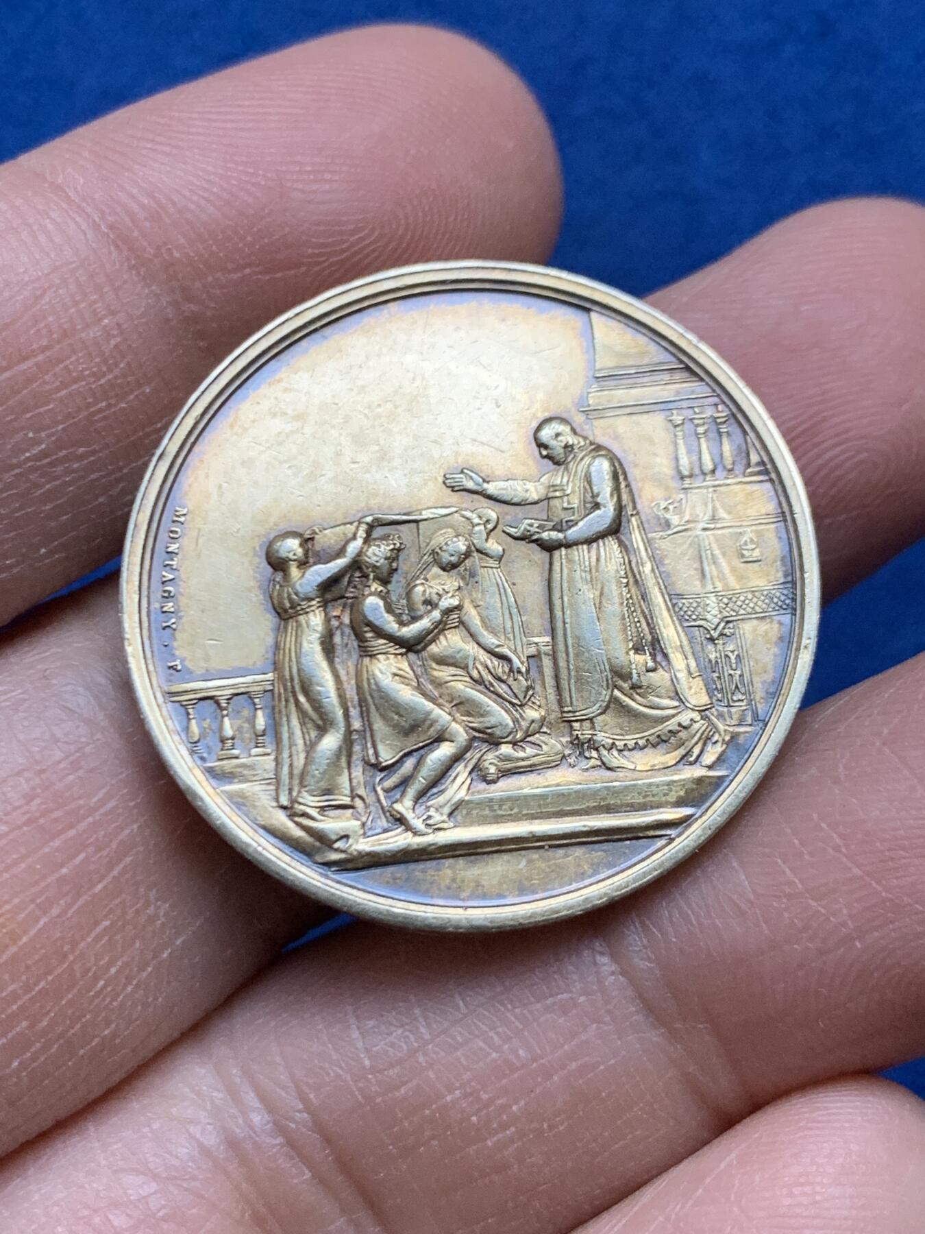 《竞宝斋》第452场 周日，周一 2场连拍 （全场包邮，欢迎送拍） 法国1895年结婚纪念镀金银章 30.5MM 11.75g 稀少烟斗边铭 