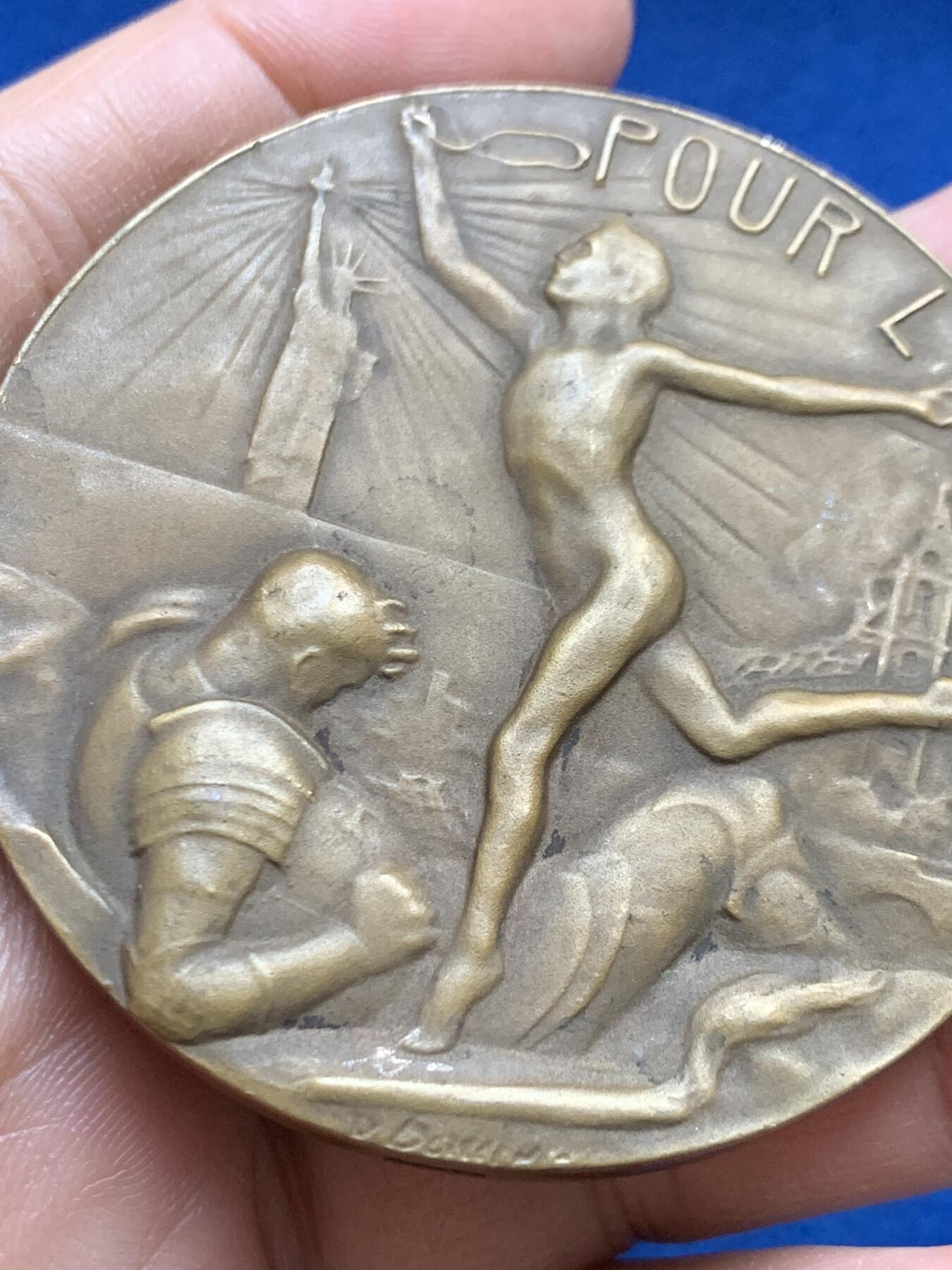 《竞宝斋》第452场 周日，周一 2场连拍 （全场包邮，欢迎送拍） 一战胜利纪念大铜章 94.45克 58.8mm 铜标边铭