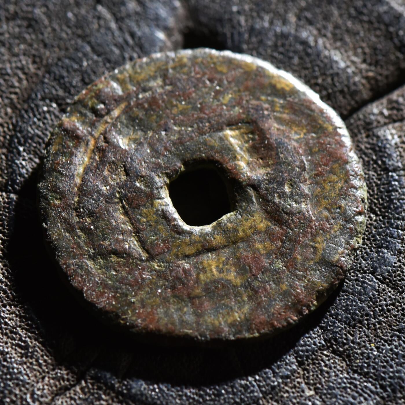 【良泉】第45期【直播场】1月15日晚19.30点开拍！ 208组，西方古代钱币、丝路古珠杂项专场 【厚重】公元716-738年【粟特】突骑施铜币超大样，苏禄可汗所铸（相当于唐玄宗李隆基开元年间早期）5.12克