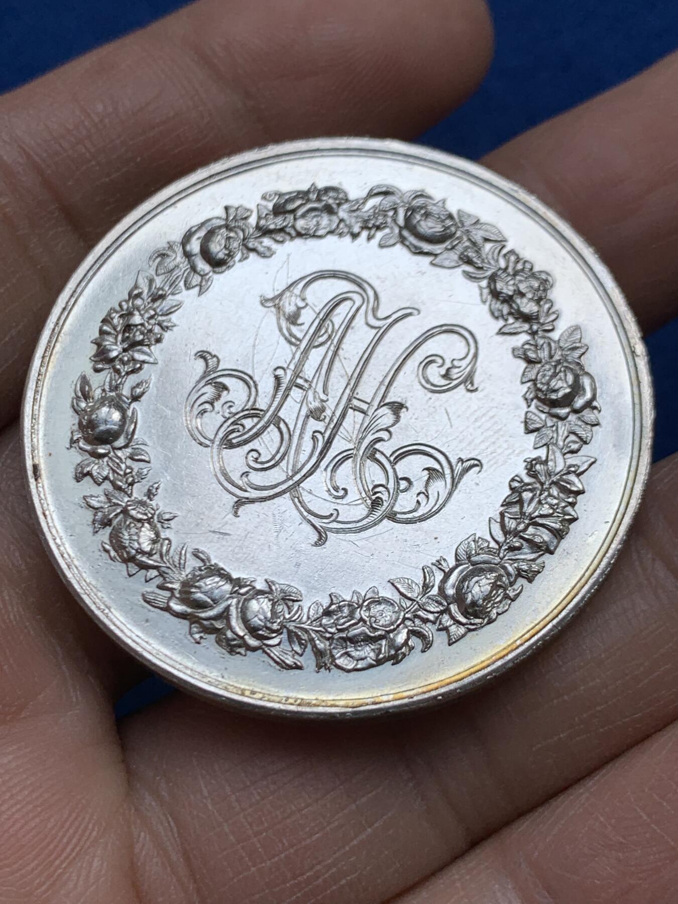 《竞宝斋》第452场 周日，周一 2场连拍 （全场包邮，欢迎送拍） 法国1890年结婚纪念银章 大版 41.5MM 32g 丰饶角边铭