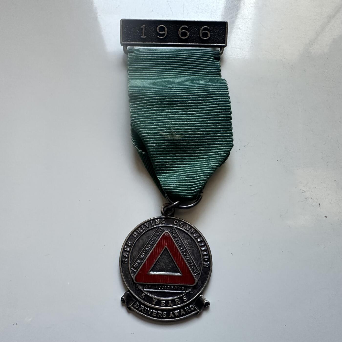 🌹外币初藏🌹🐯2025年第147场  每周二四六晚8️⃣点 接代拍 英国皇家事故预防协会1966年颁发的5年安全驾驶竞赛奖章 铜镍配红珐琅