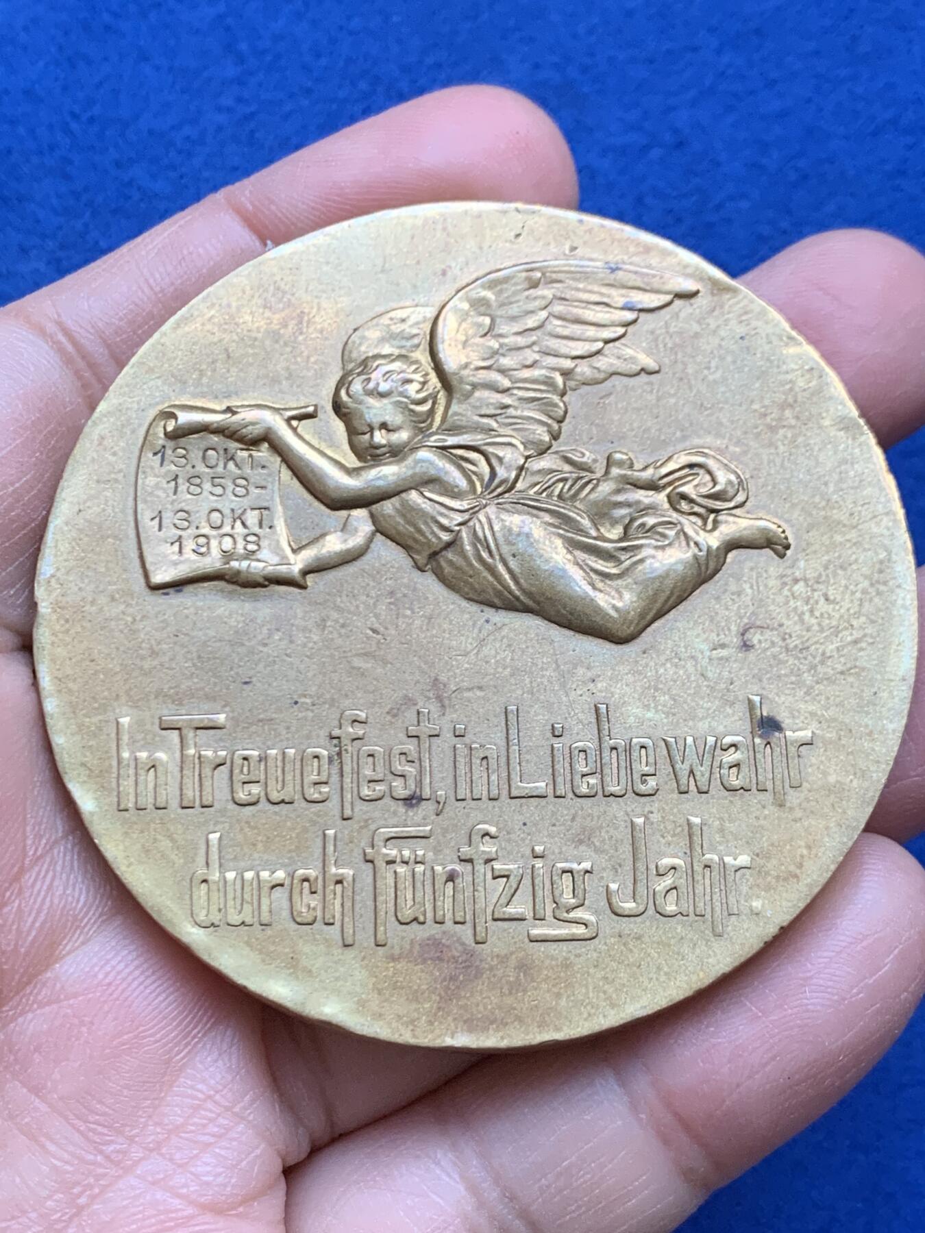 《竞宝斋》第452场 周日，周一 2场连拍 （全场包邮，欢迎送拍） 德国1908年50周年金婚纪念章 直径60.2MM 重115.6g 非常少见