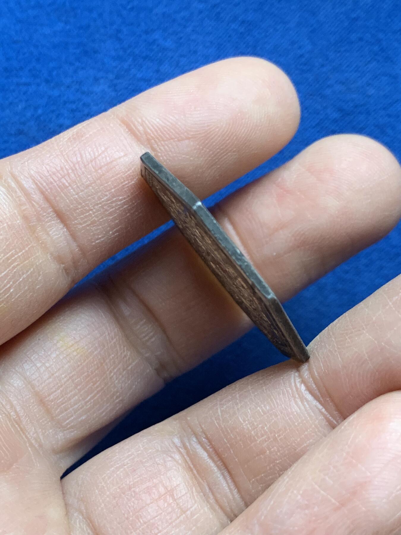 《竞宝斋》第452场 周日，周一 2场连拍 （全场包邮，欢迎送拍） 法国17XX年路易十六皇家宝藏八角银质代币，背面花纹组成皇家纹章，原铸无边铭，31.6mm，12克