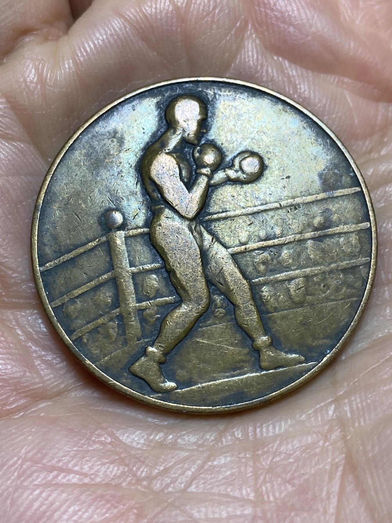 2026年第一场(总第一百七十场）外国好品散币场(免佣金) 拳击主题纪念章，直径32.6毫米，厚2.1毫米，重13.83克