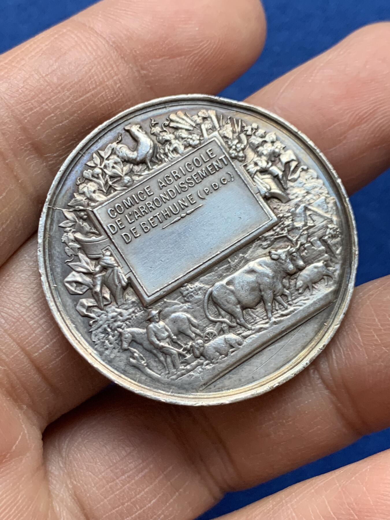 《竞宝斋》第452场 周日，周一 2场连拍 （全场包邮，欢迎送拍） 法国贝通区农业协会纪念银章 950银 21.7克 36.5mm
