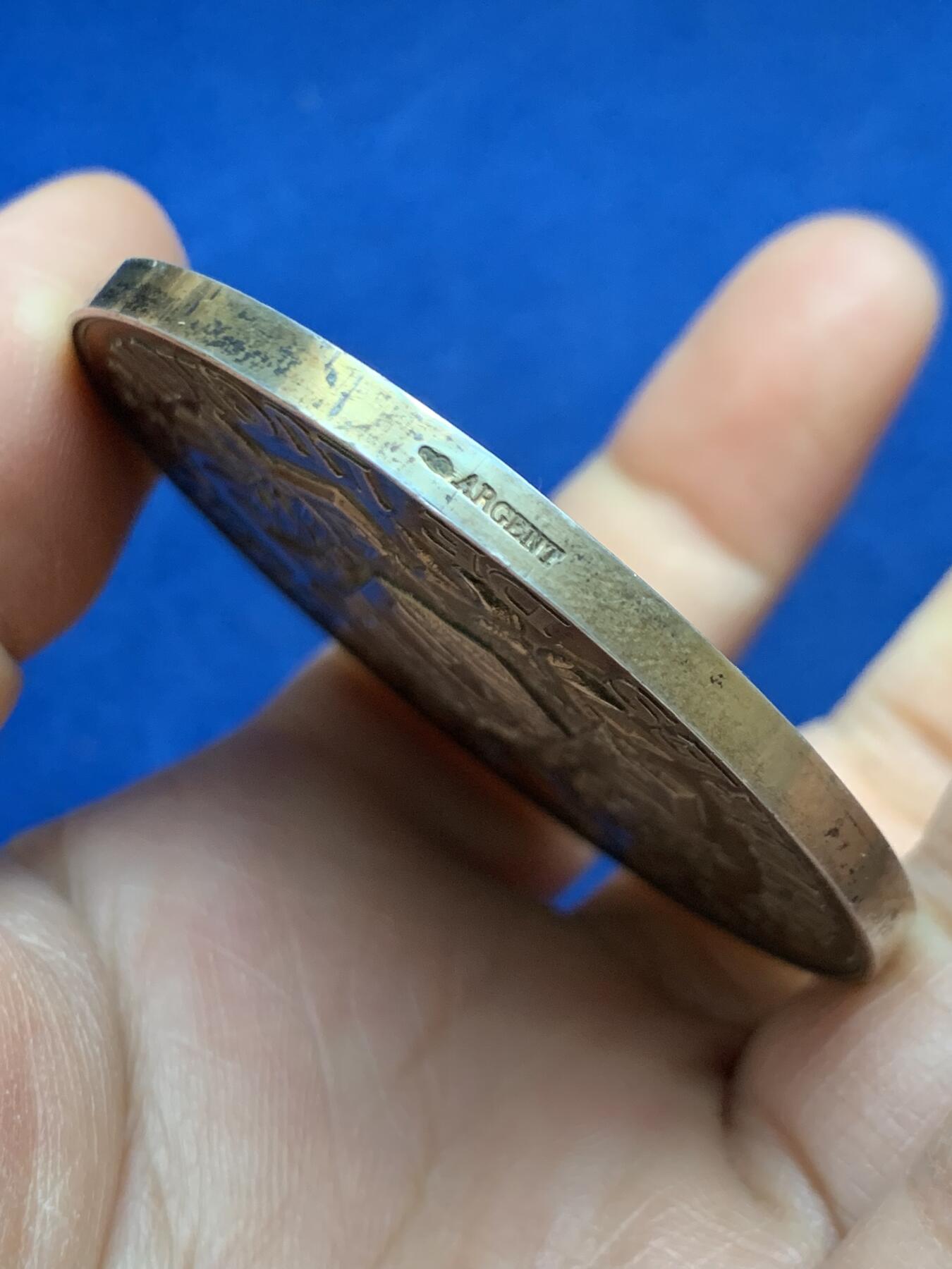 《竞宝斋》第452场 周日，周一 2场连拍 （全场包邮，欢迎送拍） 1897年巴涅尔-德吕雄花卉节摄影比赛第一名纪念镀金大银章 81.55克 56.5mm 丰饶角银 好品