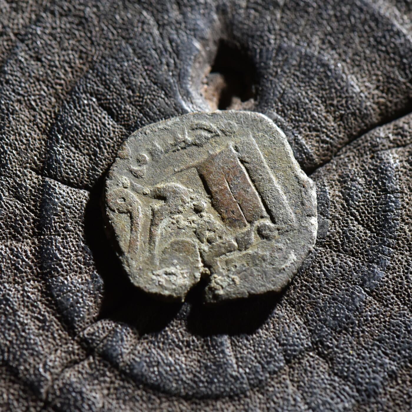 【良泉】第45期【直播场】1月15日晚19.30点开拍！ 208组，西方古代钱币、丝路古珠杂项专场 公元1266-1271年【蒙古帝国】察合台汗国，摄政太后兀鲁忽乃，镀银铜质第尔汗，1.73克