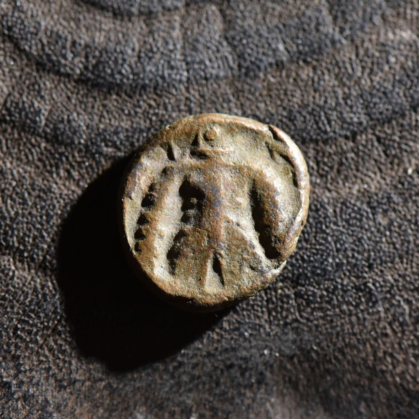 【良泉】第45期【直播场】1月15日晚19.30点开拍！ 208组，西方古代钱币、丝路古珠杂项专场 公元3-4世纪【寄多罗】铜币，3.84克