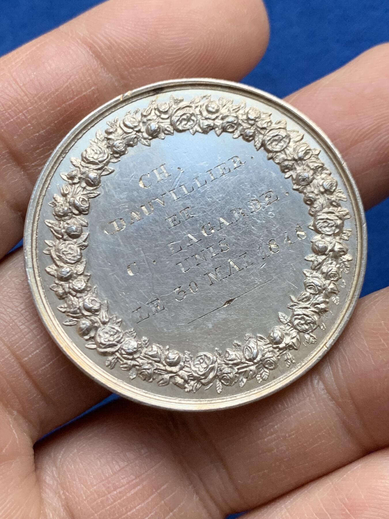 《竞宝斋》第452场 周日，周一 2场连拍 （全场包邮，欢迎送拍） 法国1848年婚礼纪念章 结婚银章 少见品种 39MM 24.15g 手指银标