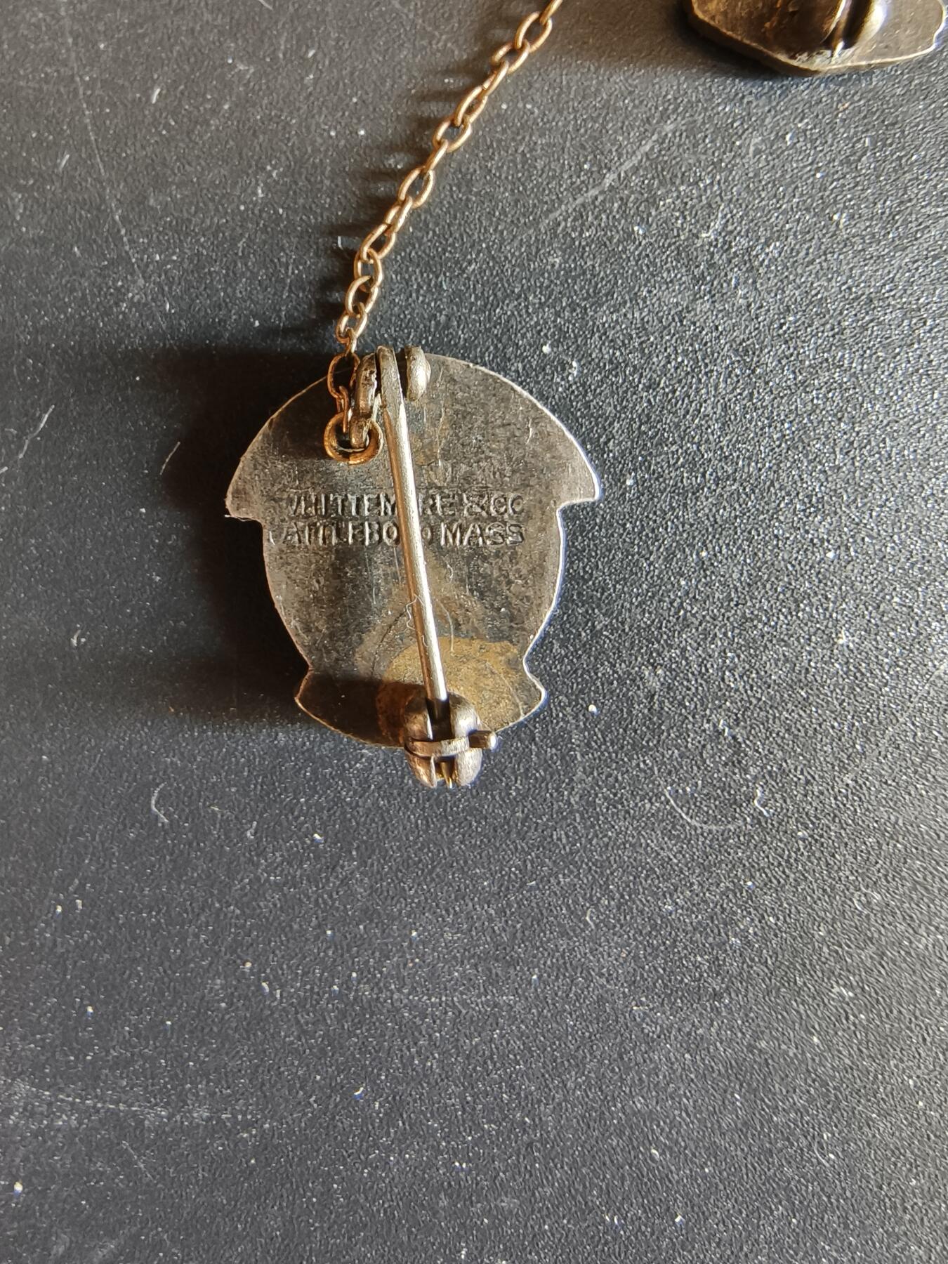 老王徽章第172期 美国陆军航空兵链章    二战时期    铜质珐琅   带厂标