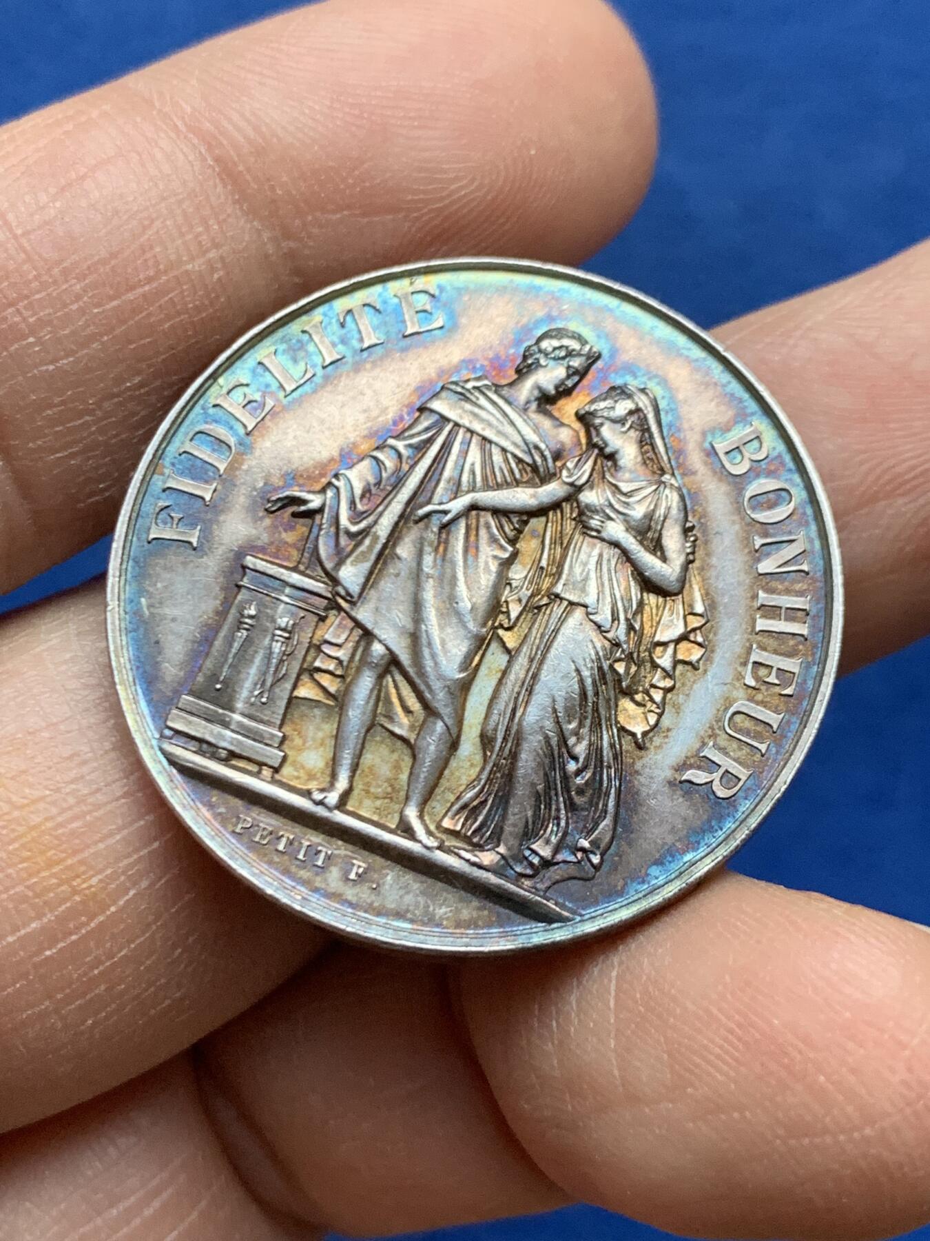 《竞宝斋》第452场 周日，周一 2场连拍 （全场包邮，欢迎送拍） 法国婚礼纪念银章 花体字漂亮 16克 32mm 丰饶角银标