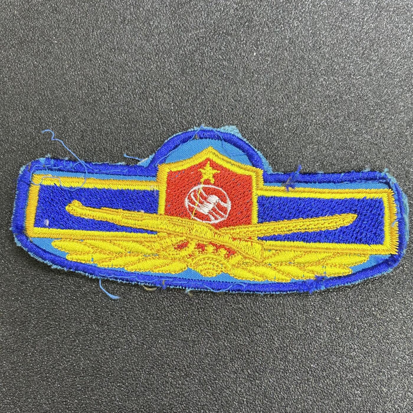 西秦中古拍卖第七十一期 越南人民军通信兵胸标