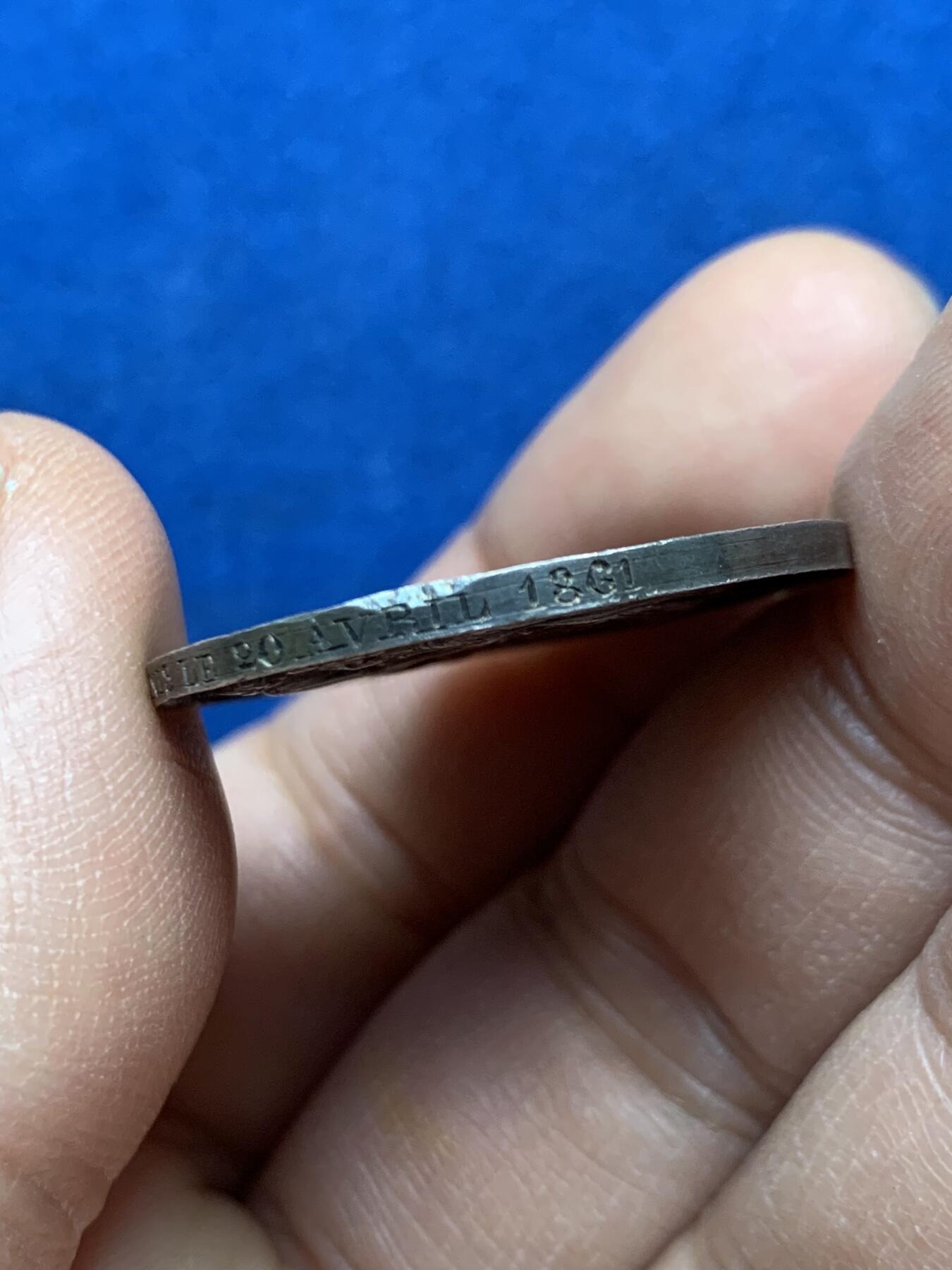 《竞宝斋》第452场 周日，周一 2场连拍 （全场包邮，欢迎送拍） 法国1861年结婚纪念银章 29.5MM 11.6g 手指边铭