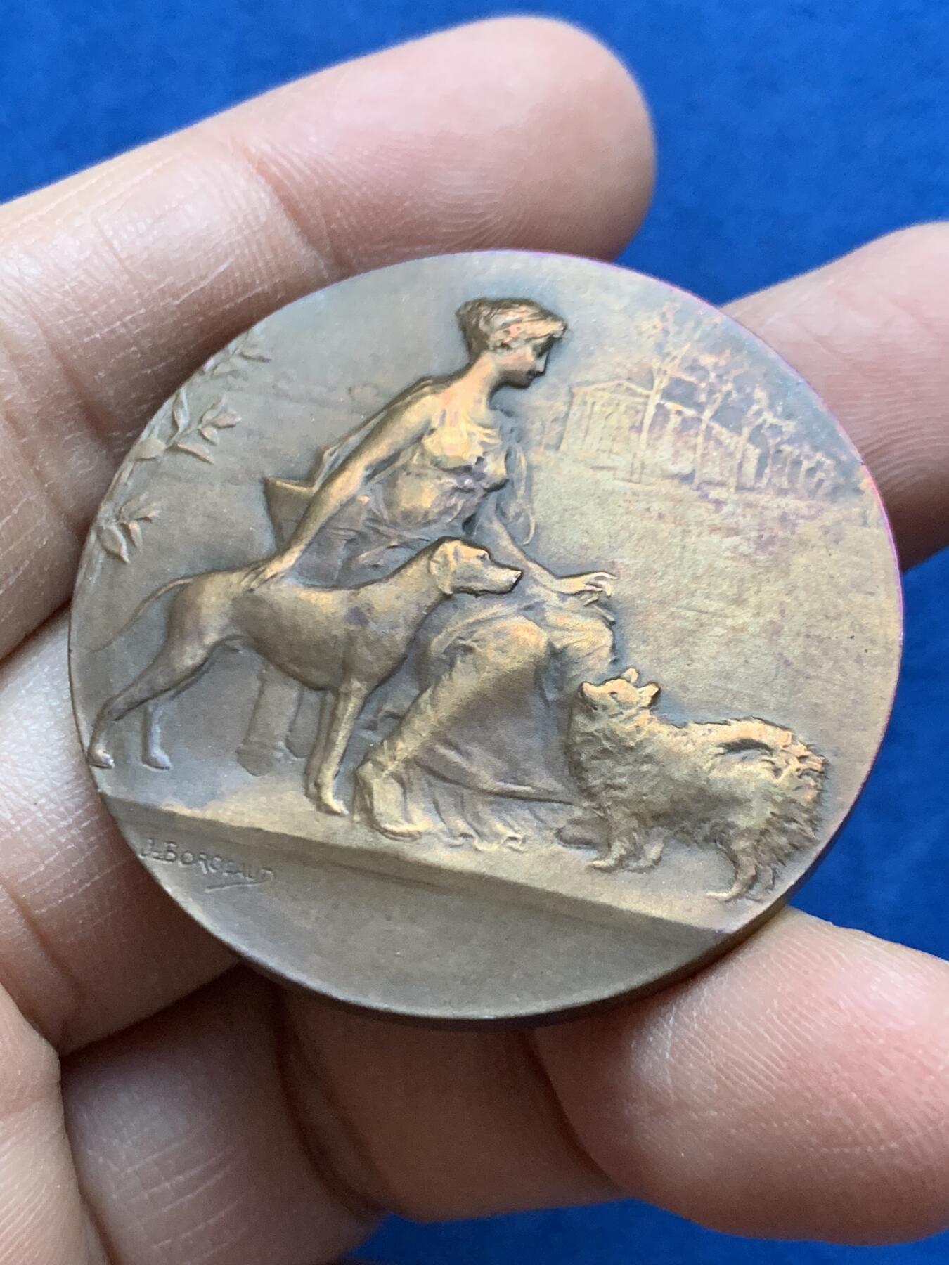 《竞宝斋》第452场 周日，周一 2场连拍 （全场包邮，欢迎送拍） 法国西南犬业协会纪念铜章 38.1克 40.8mm 丰饶角铜标 带盒