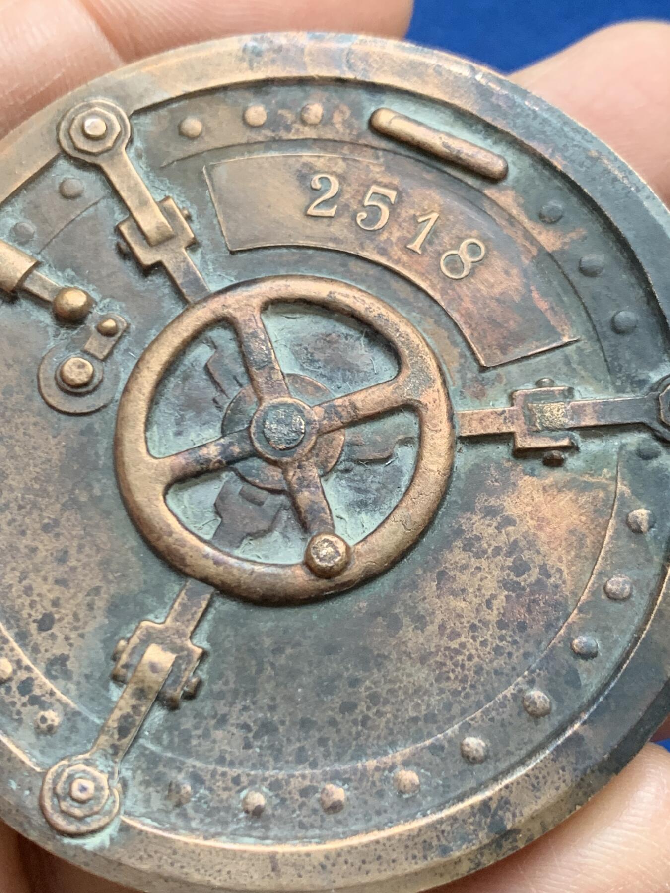 《竞宝斋》第452场 周日，周一 2场连拍 （全场包邮，欢迎送拍） 法国“布安指挥官”号通报舰纪念铜章 军事收藏 94.3克 58.3mm 丰饶角铜标