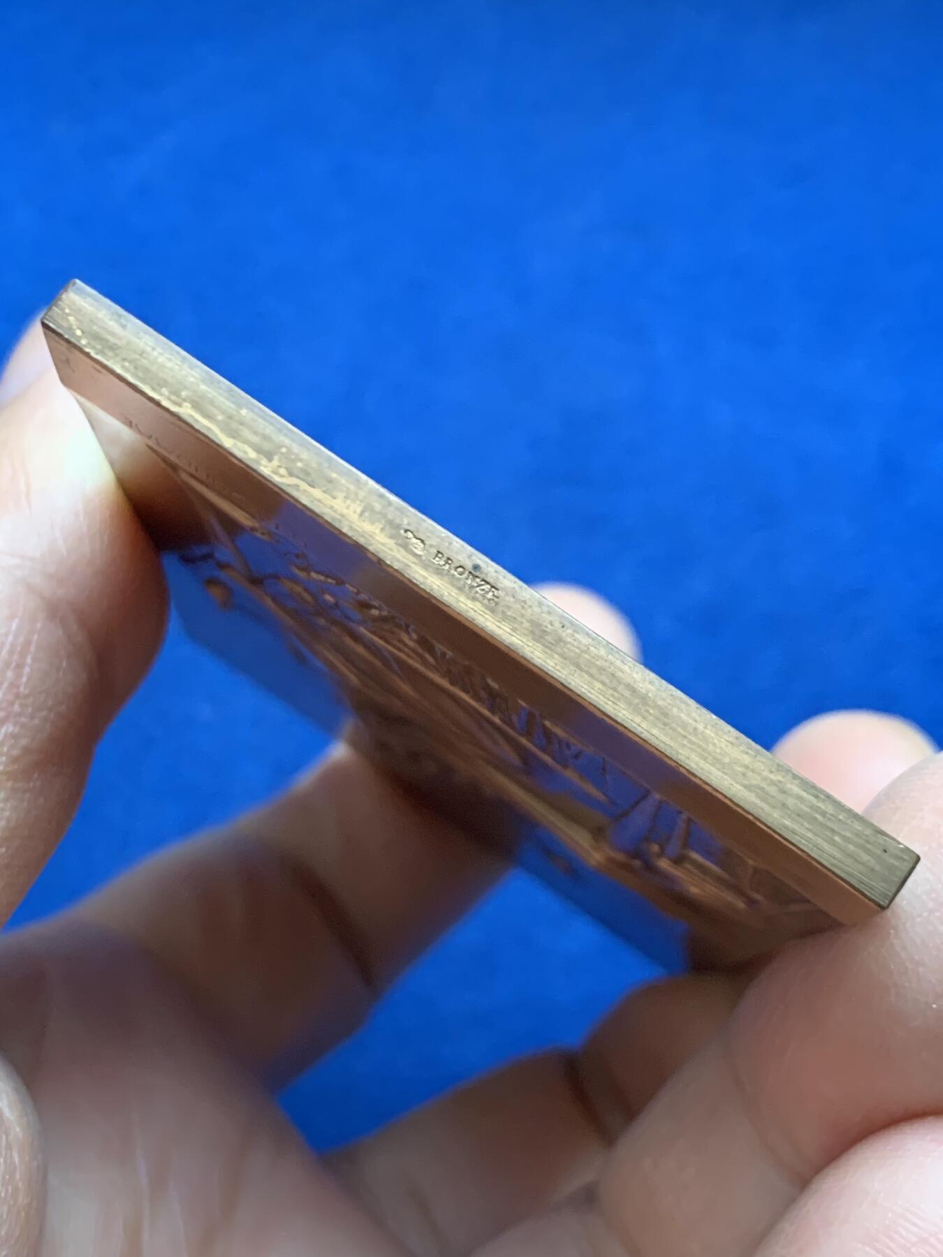 《竞宝斋》第452场 周日，周一 2场连拍 （全场包邮，欢迎送拍） 名家名作1895年路易巴斯德纪念铜质方章 124.2克 72.8*51.5mm 丰饶角铜标