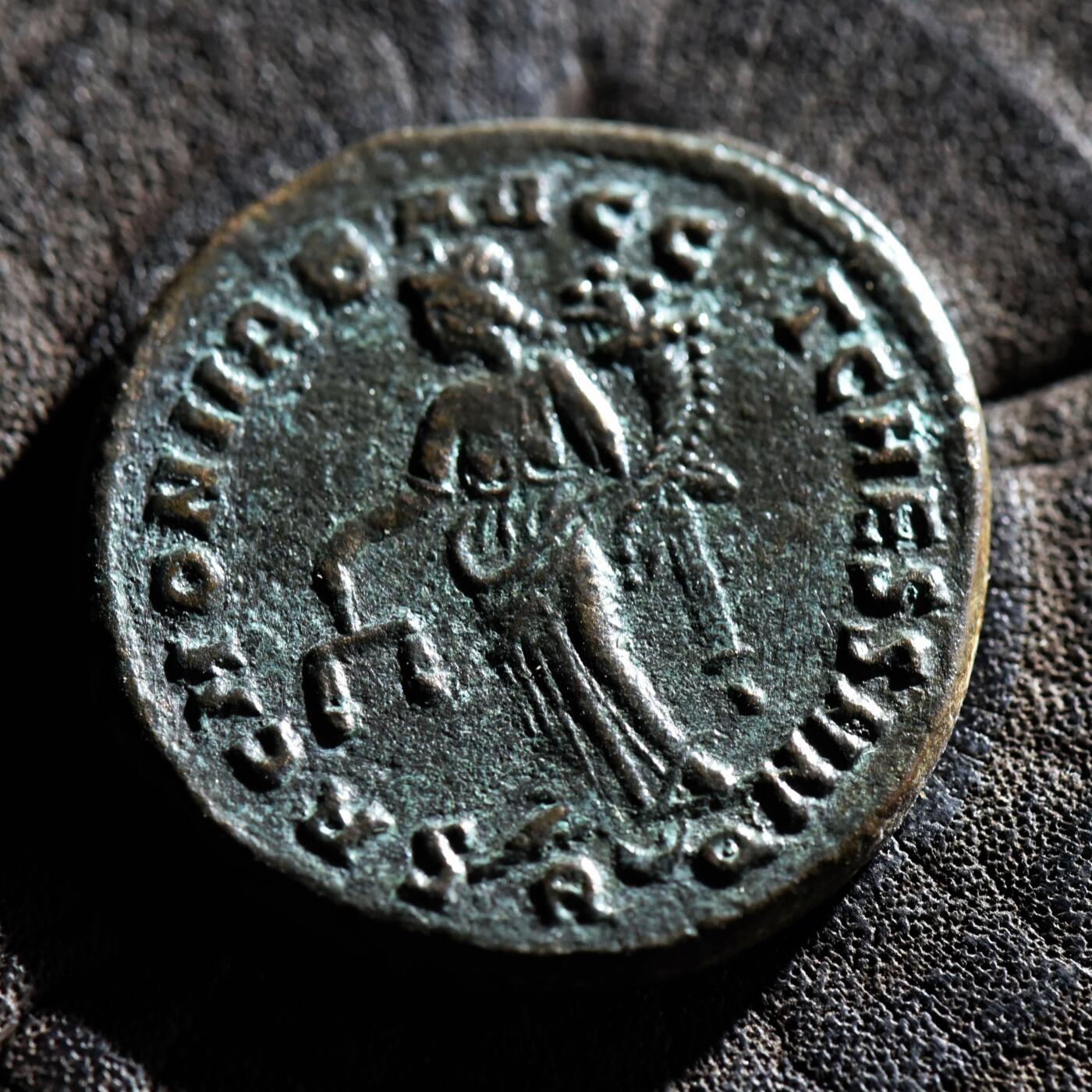 【良泉】第45期【直播场】1月15日晚19.30点开拍！ 208组，西方古代钱币、丝路古珠杂项专场 10.18克，公元305年【古罗马】马克西米努斯二世（代亚）富力大铜币