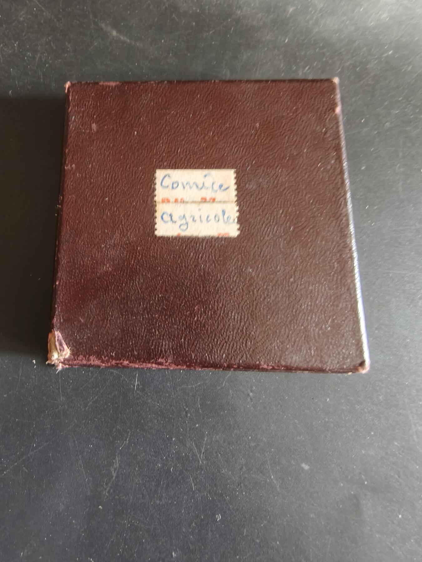 老王徽章第172期 法国农业委员会大铜章    原盒    直径50mm   重量61.9g