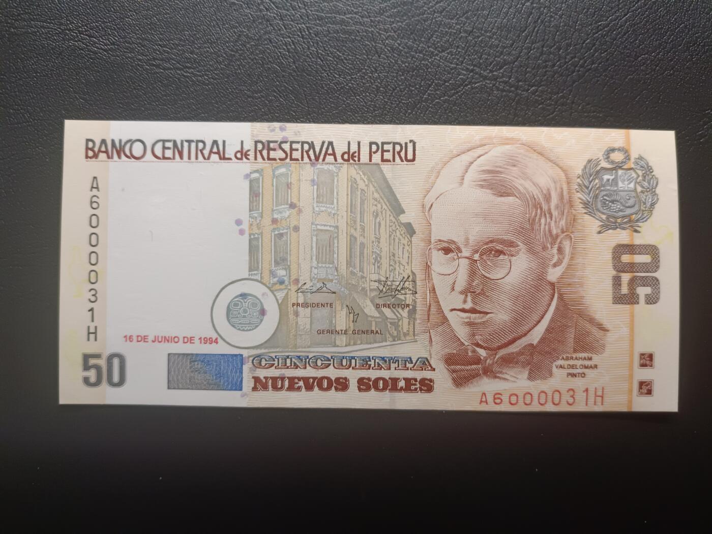 2026首期，总第211期 秘鲁1994年50新索尔UNC微潮狮子身0000无47，稀有早期年份中高面值，作家品托和瓦卡奇纳湖