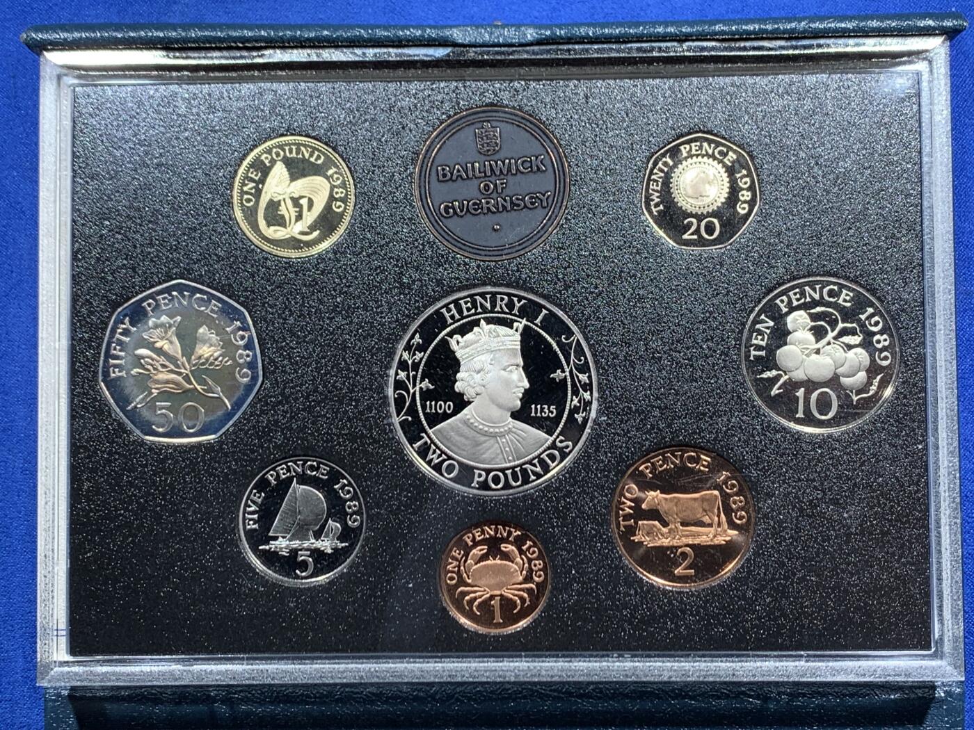 《竞宝斋》第452场 周日，周一 2场连拍 （全场包邮，欢迎送拍） 根西岛1989年精制套币 册装 英国皇家造币厂出品 包含2镑纪念币  品相好