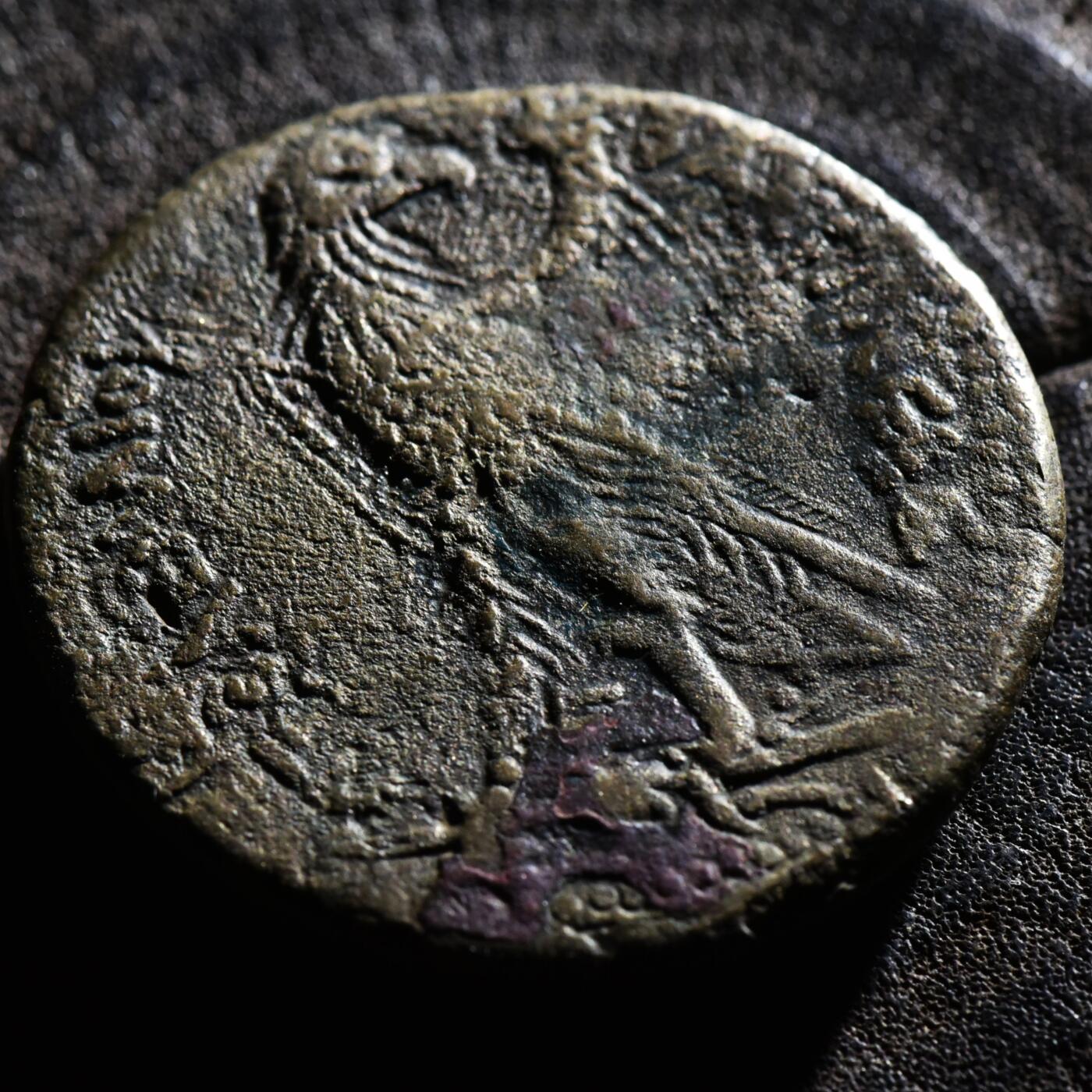 【良泉】第45期【直播场】1月15日晚19.30点开拍！ 208组，西方古代钱币、丝路古珠杂项专场 【40.98克】公元前221-205年【古希腊】埃及托勒密四世，4奥波大铜币