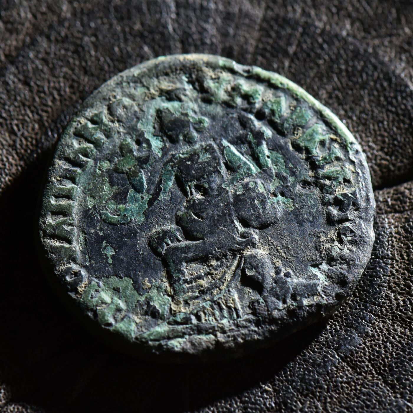 【良泉】第45期【直播场】1月15日晚19.30点开拍！ 208组，西方古代钱币、丝路古珠杂项专场  公元193-211年【古罗马·行省】【马恰诺波里斯】塞普提米乌斯·塞维鲁“地母神库柏勒”大铜币，地方官福斯蒂纽斯打制，9.4克