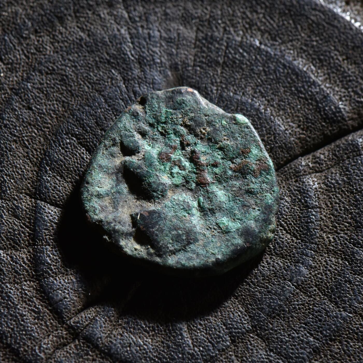 【良泉】第45期【直播场】1月15日晚19.30点开拍！ 208组，西方古代钱币、丝路古珠杂项专场 公元267-270年【贵霜】迦腻色伽三世“财富女神”铜币，6.21克