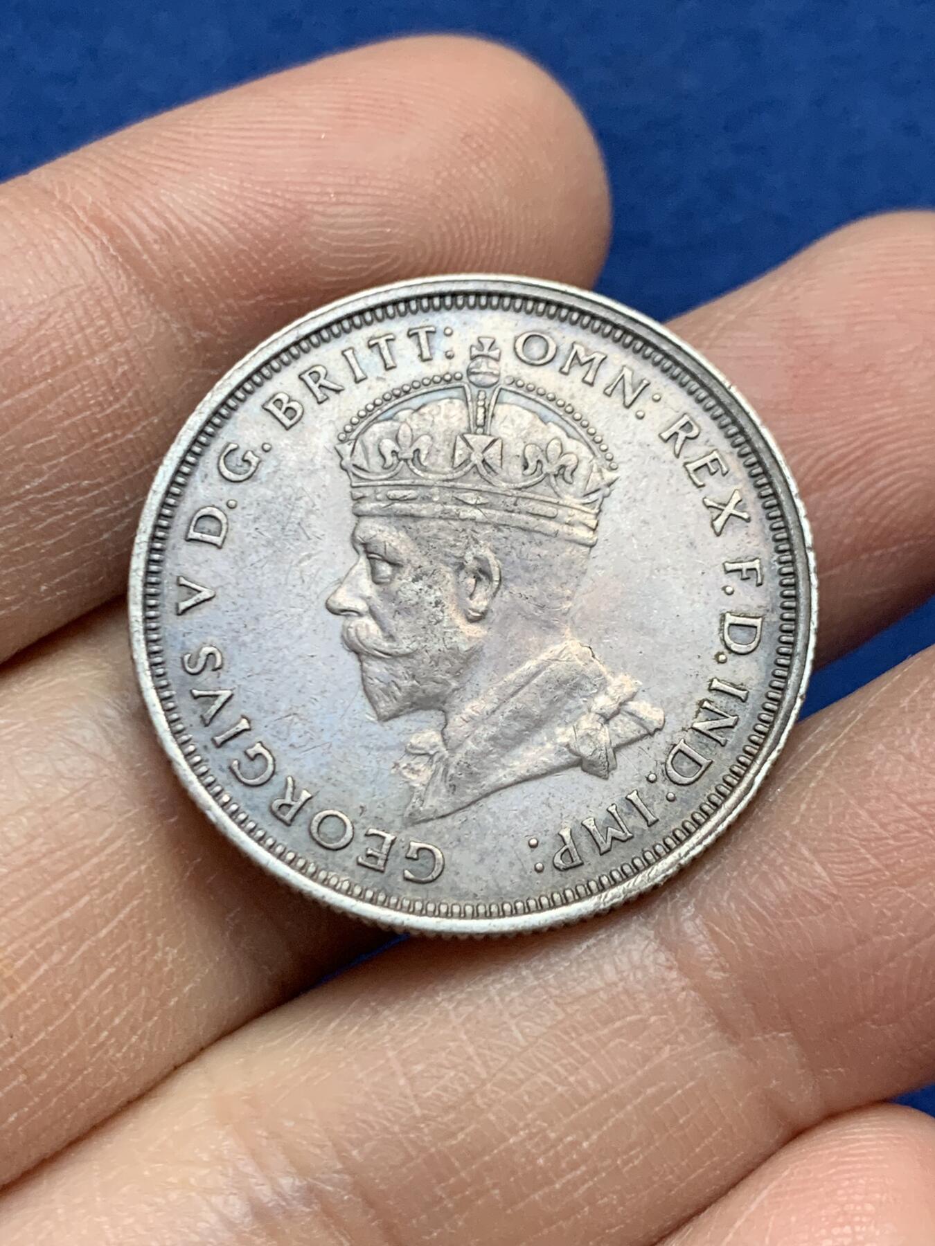 《竞宝斋》第452场 周日，周一 2场连拍 （全场包邮，欢迎送拍） 澳大利亚1927年堪培拉国会大厦纪念1佛罗林银币