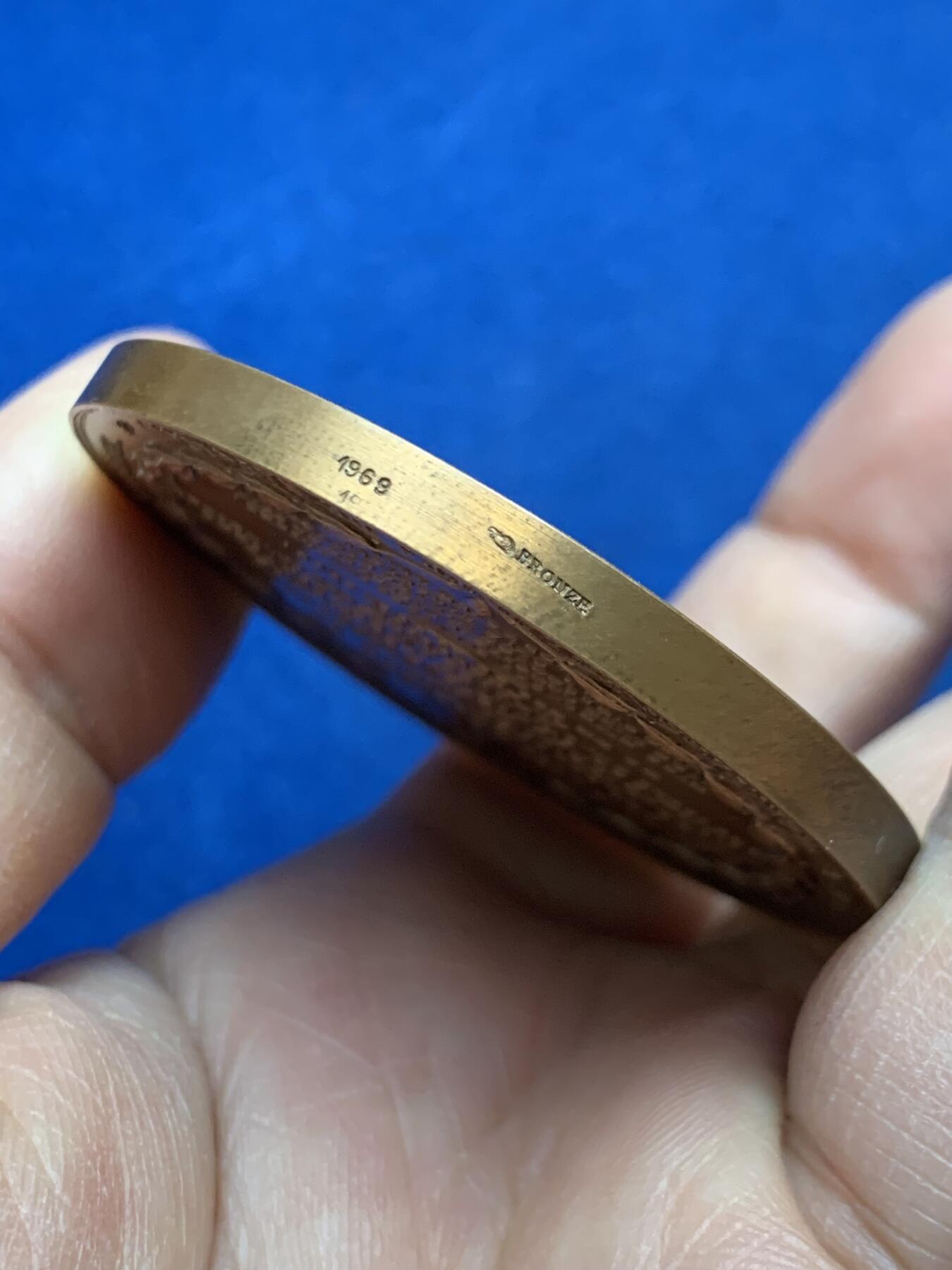 《竞宝斋》第452场 周日，周一 2场连拍 （全场包邮，欢迎送拍） 罕见版本 1840年拿破仑遗骨迁回法国的纪念章，直径51.7mm，重70.5克，丰饶角铜标