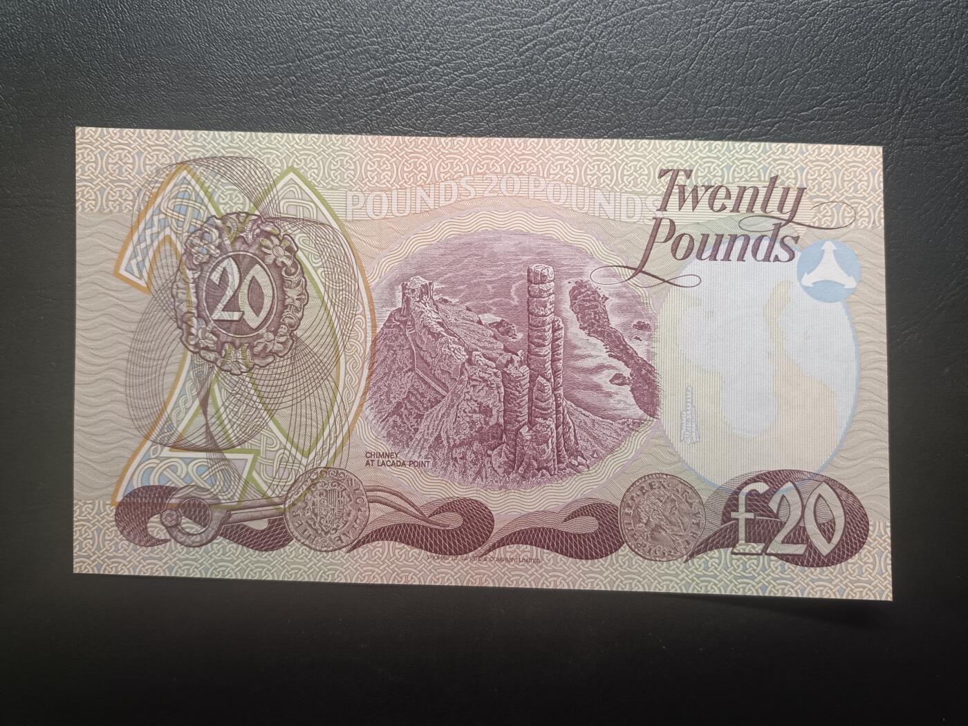 2026首期，总第211期 爱尔兰联合银行1982年20镑UNC无47，女性肖像和拉加达角的怪石柱，此银行后来改组为第一信托银行