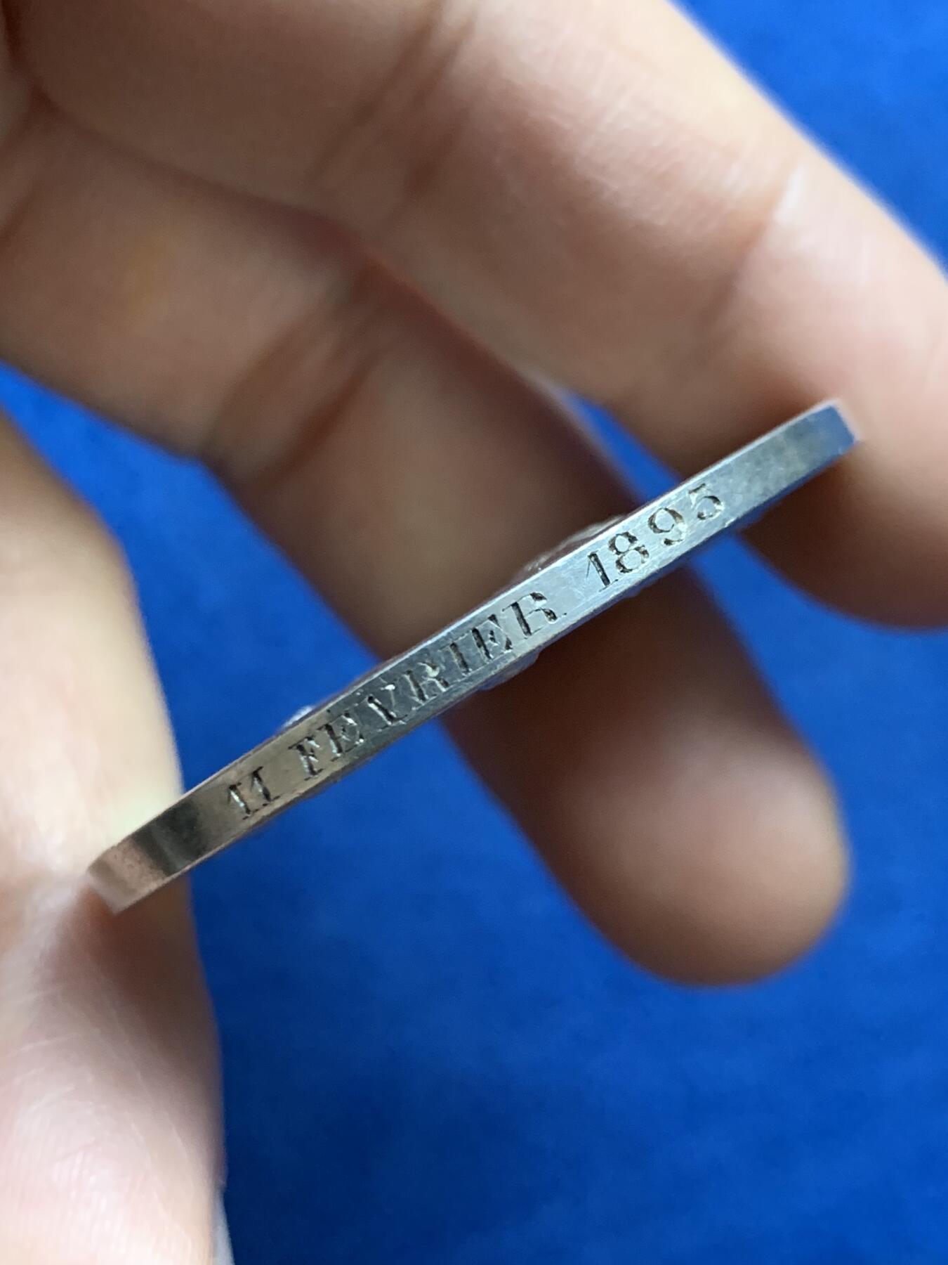 《竞宝斋》第452场 周日，周一 2场连拍 （全场包邮，欢迎送拍） 法国1895年结婚纪念银章 大版 41.2MM 31.5g 丰饶角银标边铭