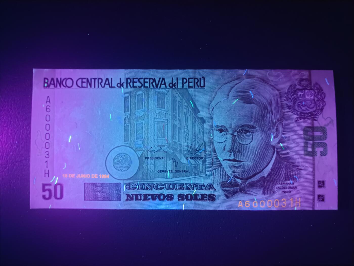 2026首期，总第211期 秘鲁1994年50新索尔UNC微潮狮子身0000无47，稀有早期年份中高面值，作家品托和瓦卡奇纳湖