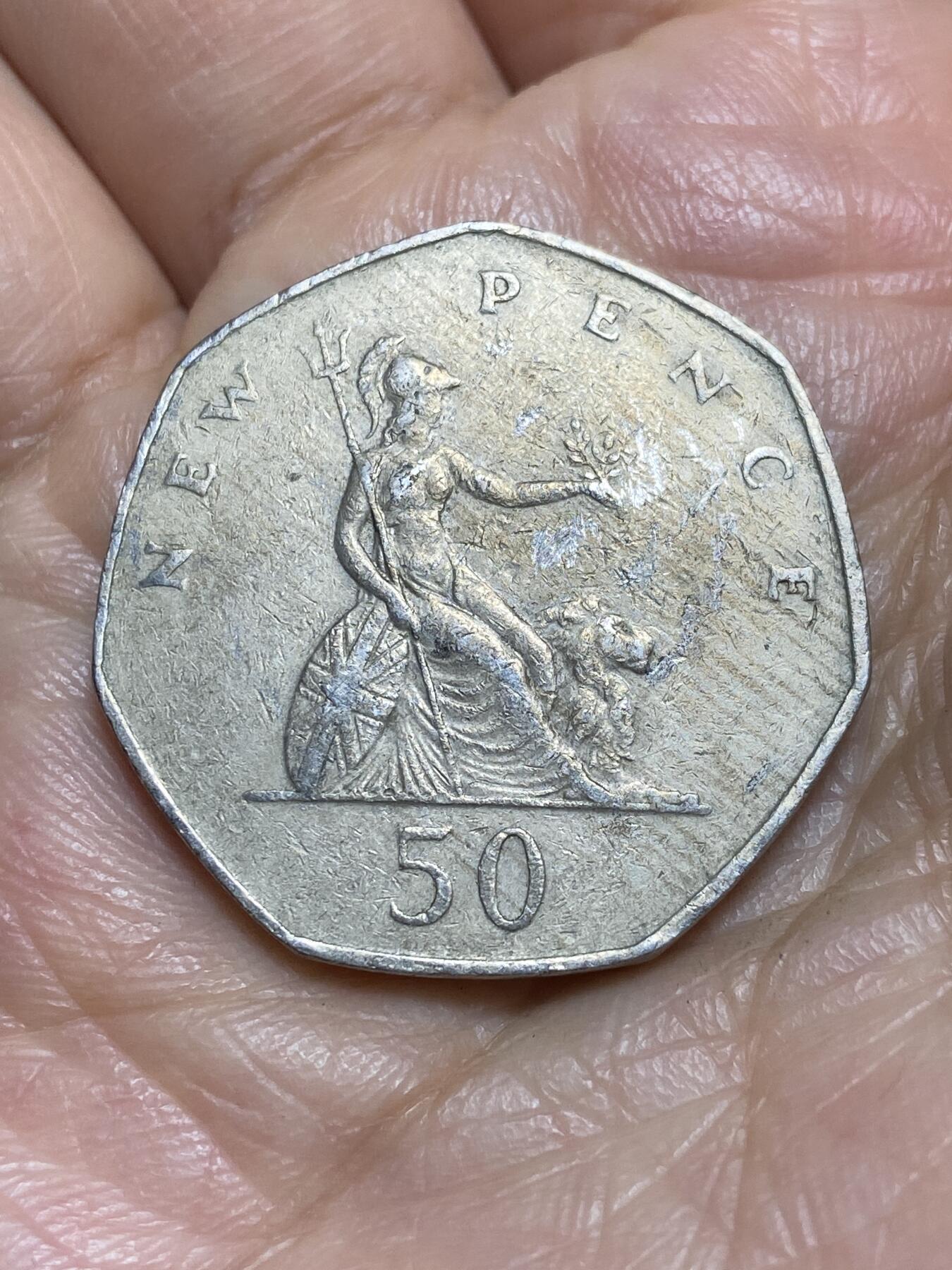 2026年第一场(总第一百七十场）外国好品散币场(免佣金) 英国🇬🇧1981年50便士(伊丽莎白二世中年花冠，十进制第一版)