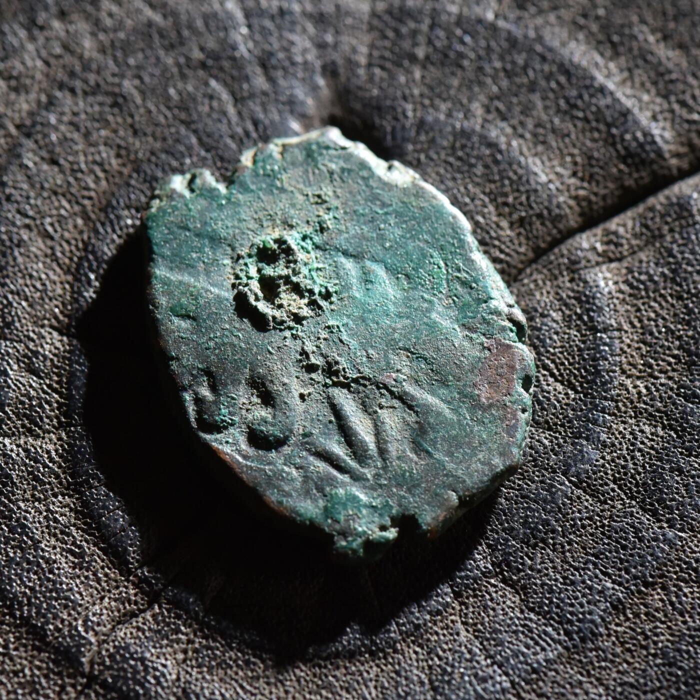 【良泉】第45期【直播场】1月15日晚19.30点开拍！ 208组，西方古代钱币、丝路古珠杂项专场 约1780-1850年【阿富汗】自治地区打制“狮子”法鲁斯铜币，6.85克