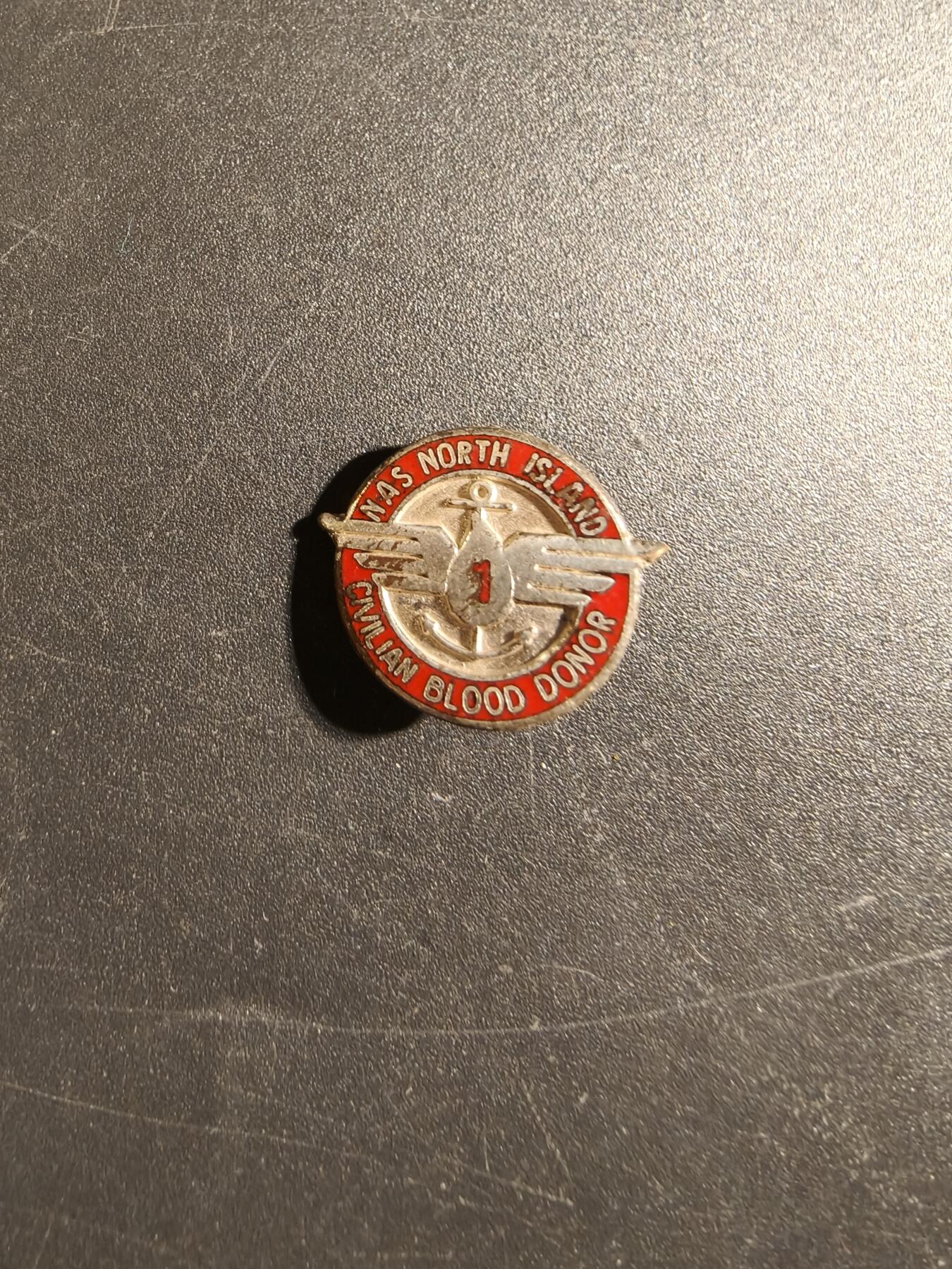 老王徽章第172期 美国北岛海军航空站平民献血者证章     二战时期