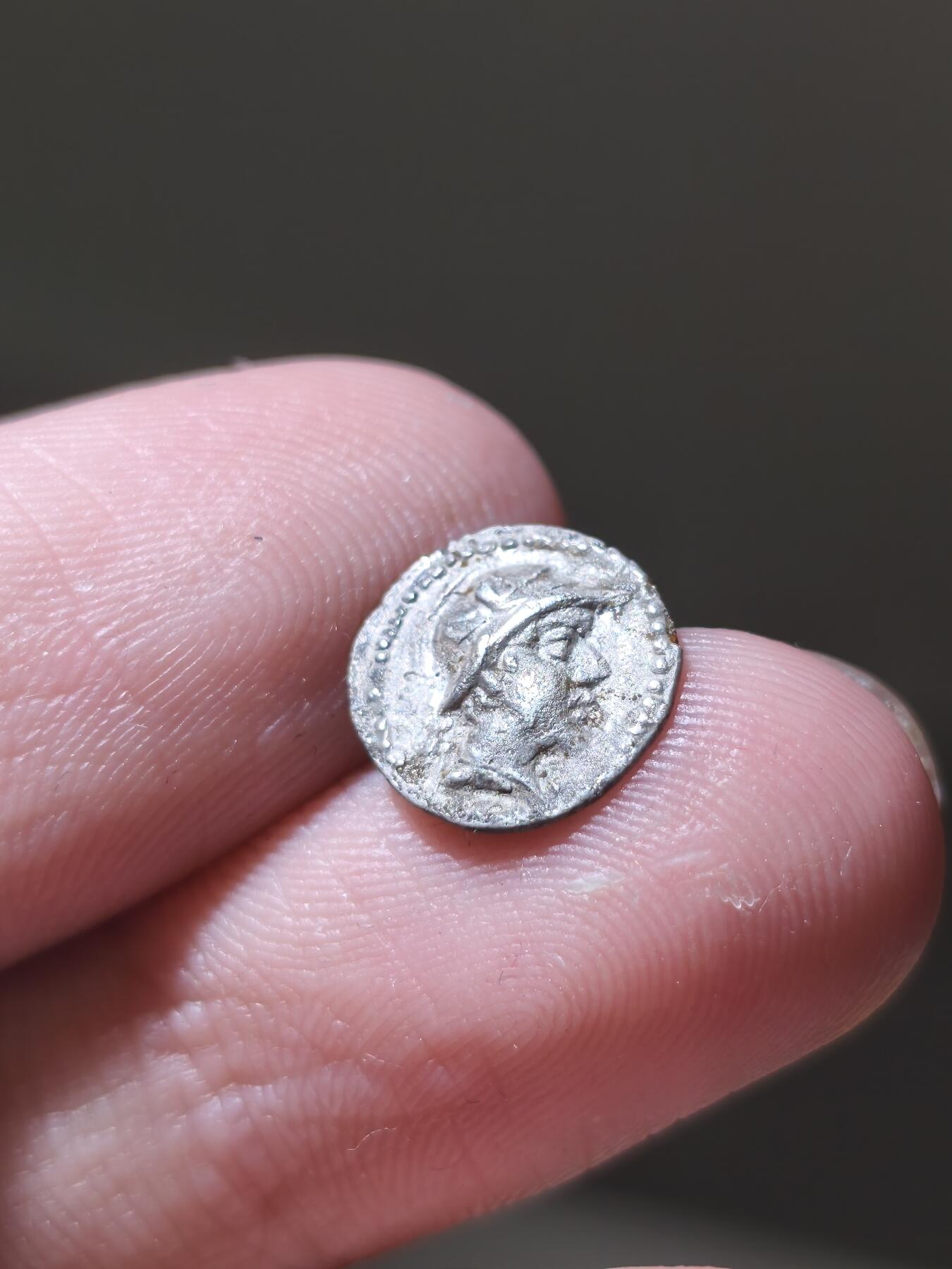 星盘世界钱币2026一月十日新年古典精品大拍 精彩纷呈 极品！巴克特里亚欧克拉提德斯一奥波银币，这枚银币高点全在，虽表面略有腐蚀，但是打制极其清晰完美，属于巴克特里亚奥波中千里挑一的极美品了