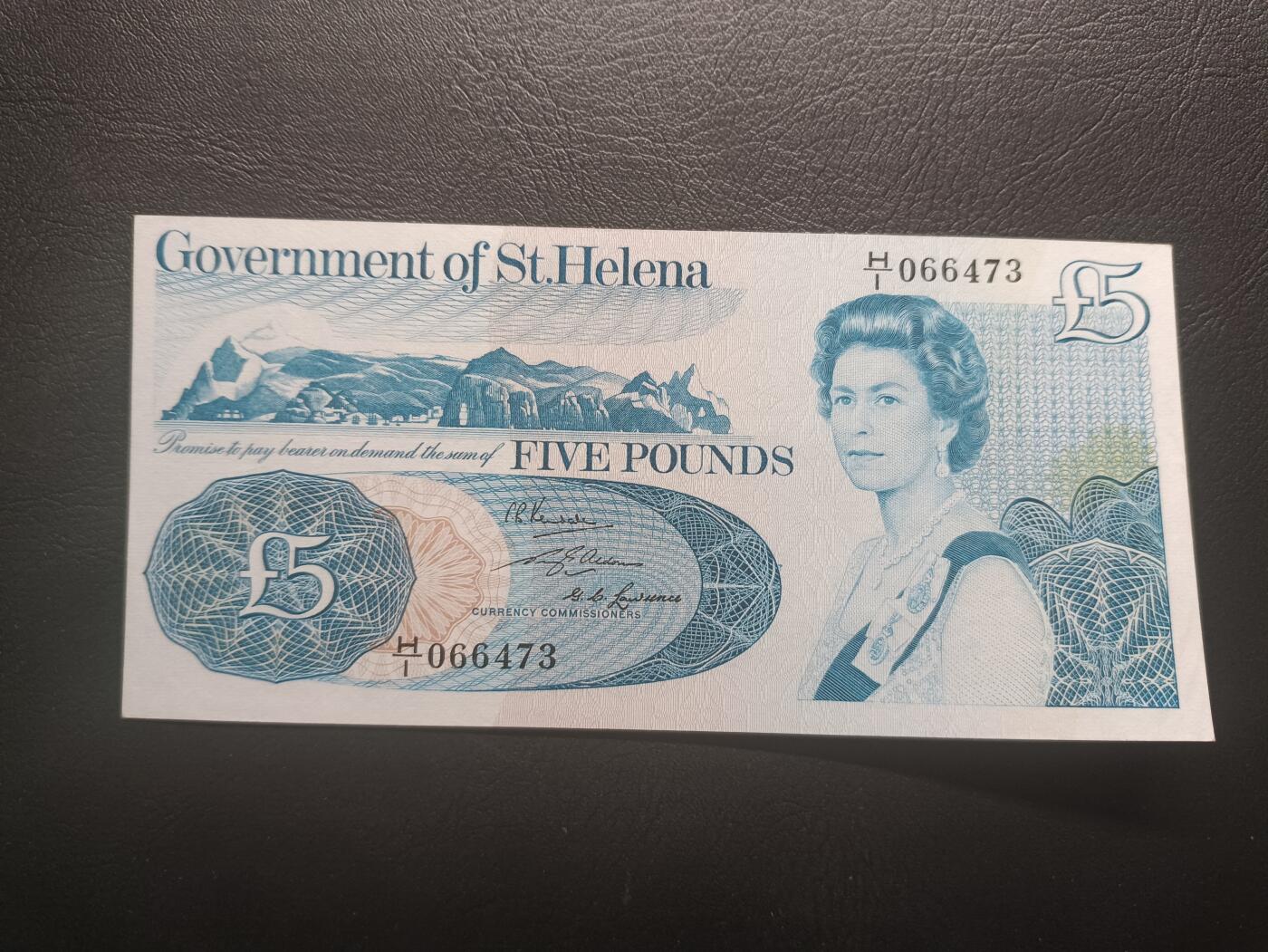 2026首期，总第211期 圣赫勒拿1976版5镑UNC-首冠H/1，嘉德大勋章女王和总督府徽章