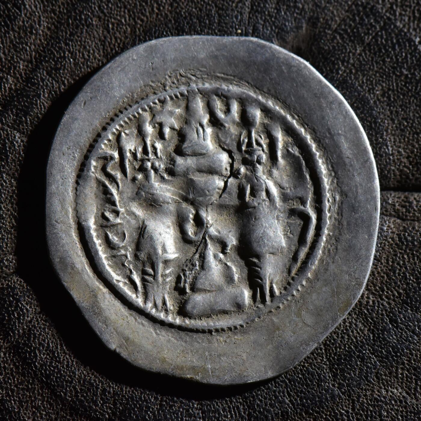 【良泉】第45期【直播场】1月15日晚19.30点开拍！ 208组，西方古代钱币、丝路古珠杂项专场 公元531-579年【萨珊帝国】库思老一世，一德拉克马，3.98克