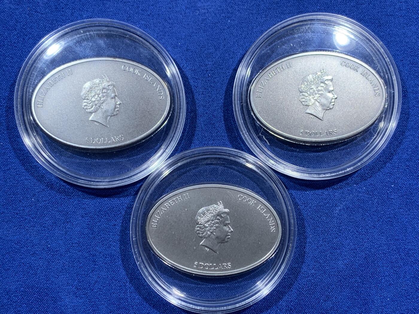 《竞宝斋》第452场 周日，周一 2场连拍 （全场包邮，欢迎送拍） 三枚一组 2012-2014年纳米宗教银币 库克群岛伊丽莎白二世5元 999银 2012年西斯廷教堂（24.8克）+ 2013年拉斐尔（25克）+ 2014年佛罗伦萨大教堂（25.2克），中间图案需要用超级放大镜看