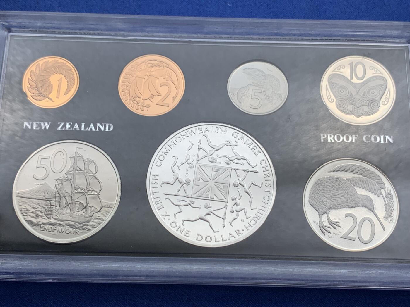 《竞宝斋》第452场 周日，周一 2场连拍 （全场包邮，欢迎送拍） 新西兰1974年7枚装精制套币 其中一枚1元主币是银币（英联邦运动会 925银 28.2克）