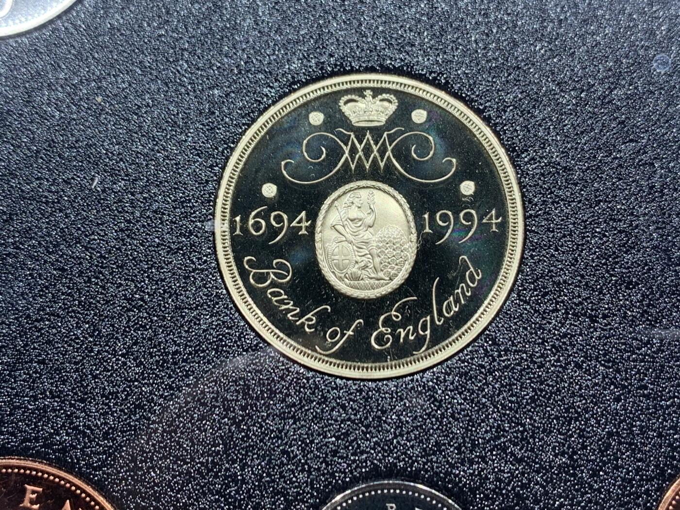 《竞宝斋》第452场 周日，周一 2场连拍 （全场包邮，欢迎送拍） 英国1994年精制套币，带2英镑精制纪念币，册装，品相好。