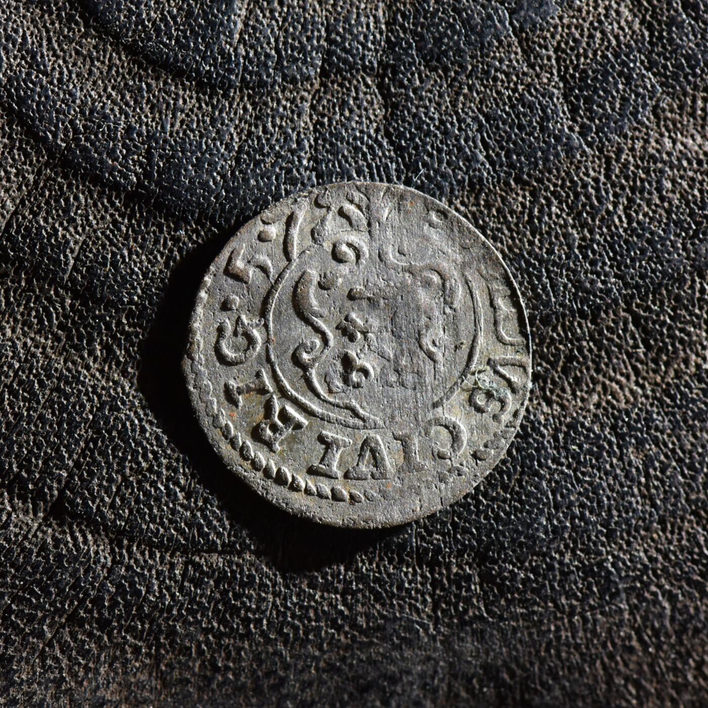 【良泉】第45期【直播场】1月15日晚19.30点开拍！ 208组，西方古代钱币、丝路古珠杂项专场 【美品】公元1657年【瑞典·利沃尼亚】卡尔十世国王，银索利多，0.59克