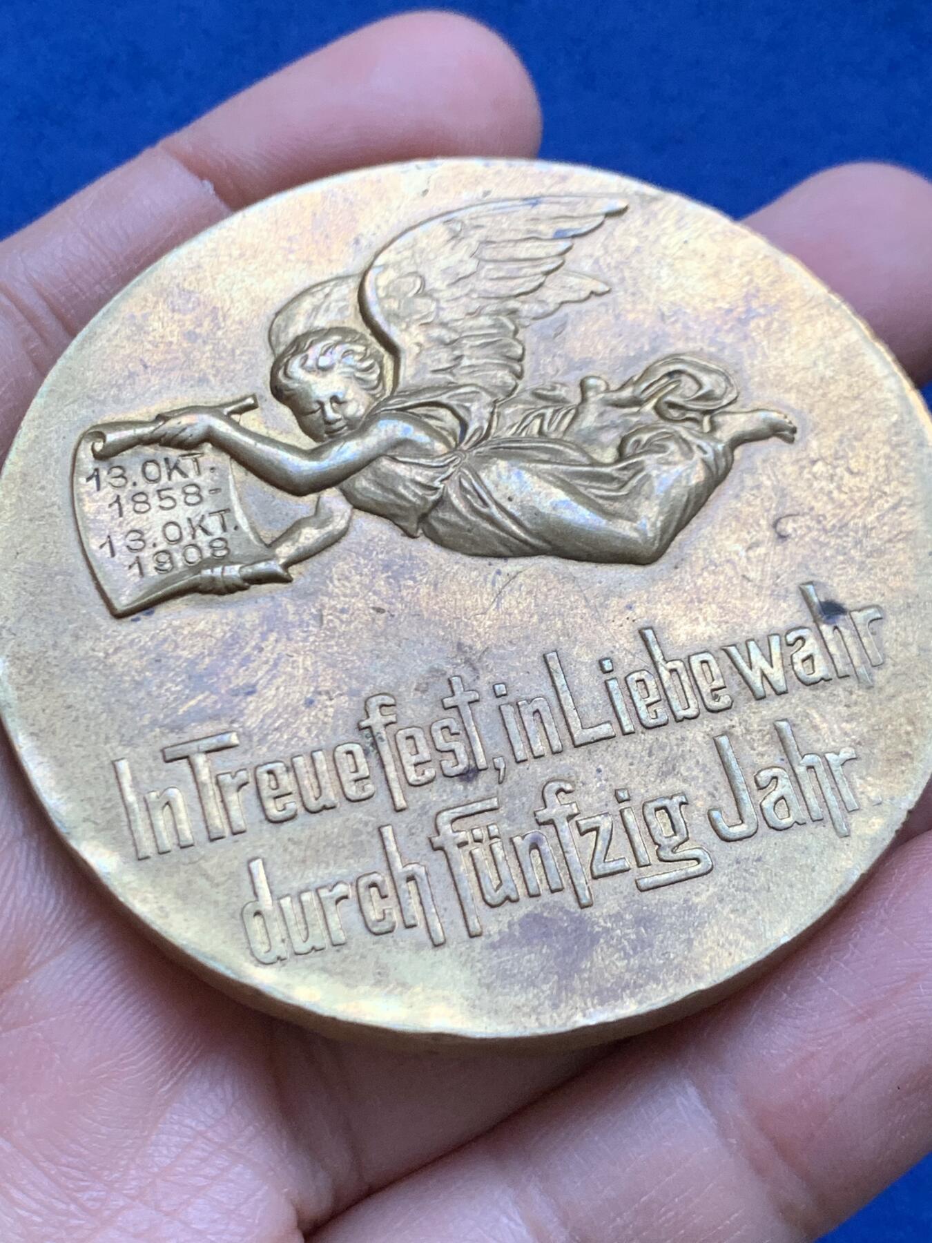 《竞宝斋》第452场 周日，周一 2场连拍 （全场包邮，欢迎送拍） 德国1908年50周年金婚纪念章 直径60.2MM 重115.6g 非常少见