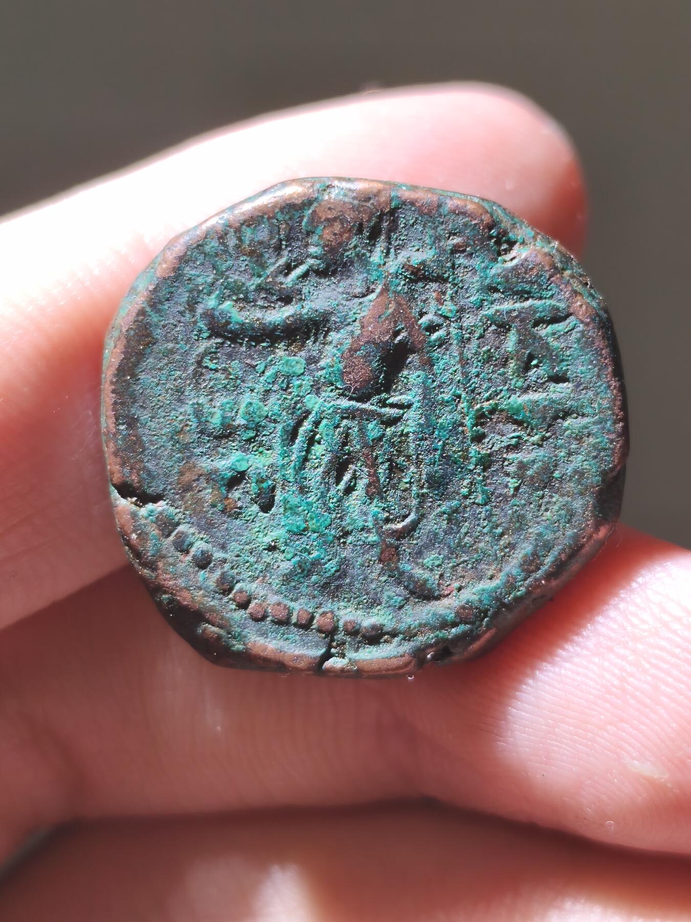 星盘世界钱币2026一月十日新年古典精品大拍 精彩纷呈 精品！贵霜王朝四德大铜币16.2g，加尼色迦国王背四臂湿婆,正面国王站立向祭坛投放香料