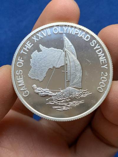 《竞宝斋》第452场 周日，周一 2场连拍 （全场包邮，欢迎送拍） - 利比里亚2000年第二十七届奥运会帆船比赛10D银币 999银 31.1克