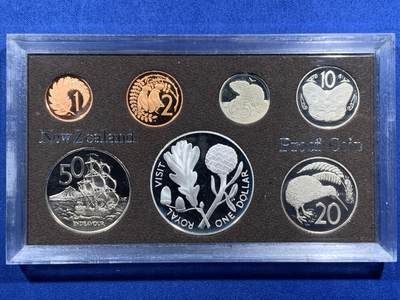 《竞宝斋》第452场 周日，周一 2场连拍 （全场包邮，欢迎送拍） - 新西兰1981年官方精制套币 含1元精制银币