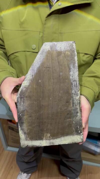 零元拍：1227-5金丝楠 牌子料   满金丝 果香满满 尺寸：30.5/14.5/9.9/2.3厚CM。四边已经做封胶