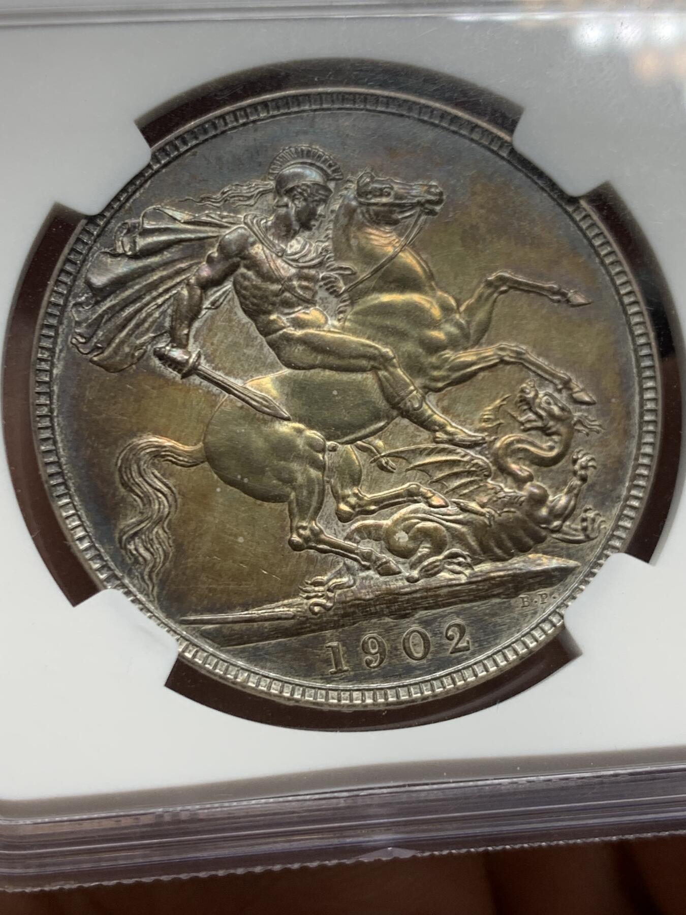 《竞宝斋》第452场 周日，周一 2场连拍 （全场包邮，欢迎送拍） NGC PF64MATTE 英国1902年爱德华七世精制马剑克朗 正面酱彩背面火烧云 爱七精制币难见包浆