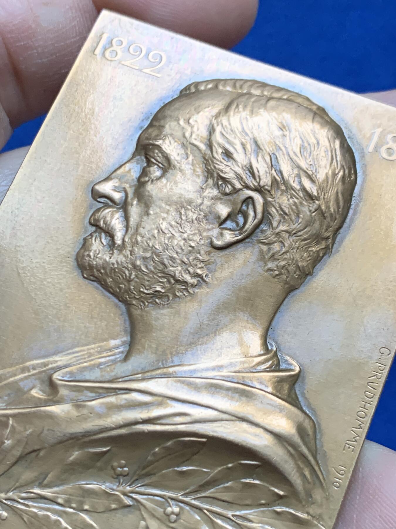 《竞宝斋》第452场 周日，周一 2场连拍 （全场包邮，欢迎送拍） 名家名作1895年路易巴斯德纪念铜质方章 124.2克 72.8*51.5mm 丰饶角铜标